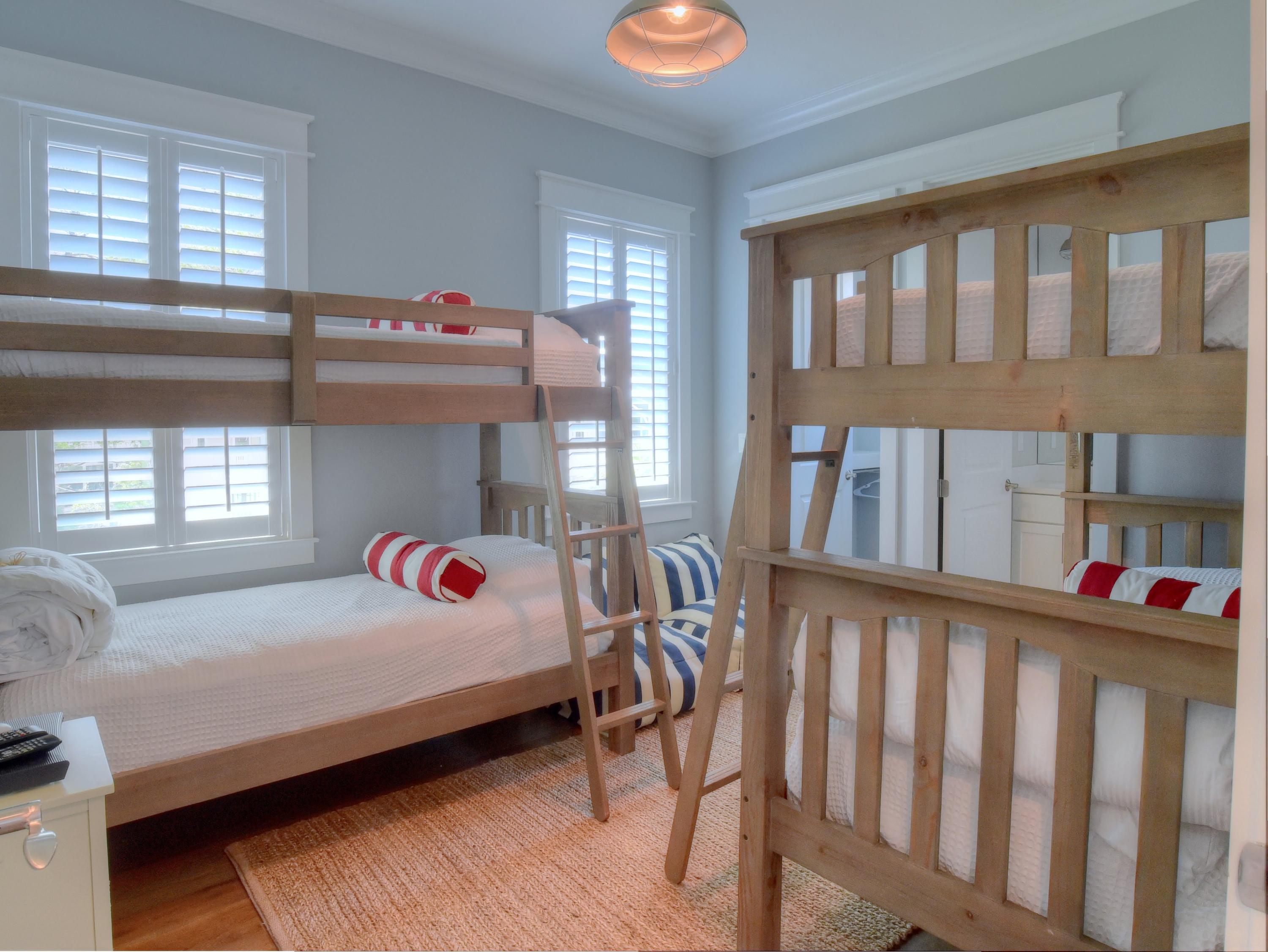 LAKESIDE AT BLUE MOUNTAIN BEACH - Residential