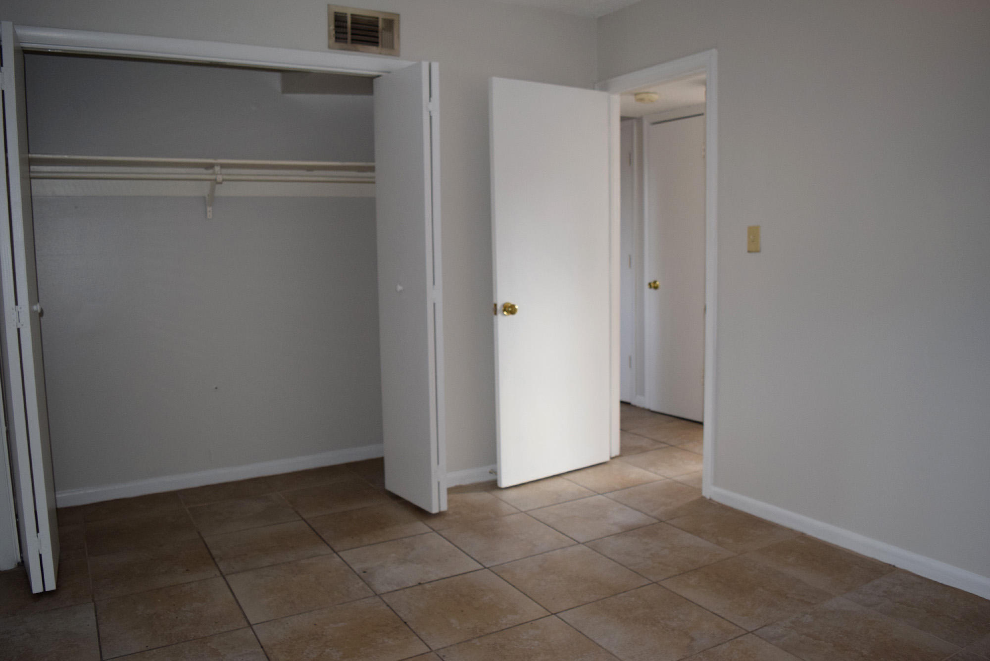 BREAKERS WEST - Residential