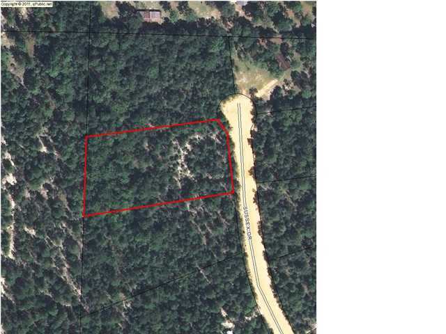 Great lot just outside of Defuniak Springs! This 1.5 acre +/- parcel is priced to sell! Seller is motivated! No restrictions so mobiles are allowed. Close to cul de sac at end of street! Don't miss out and call today!