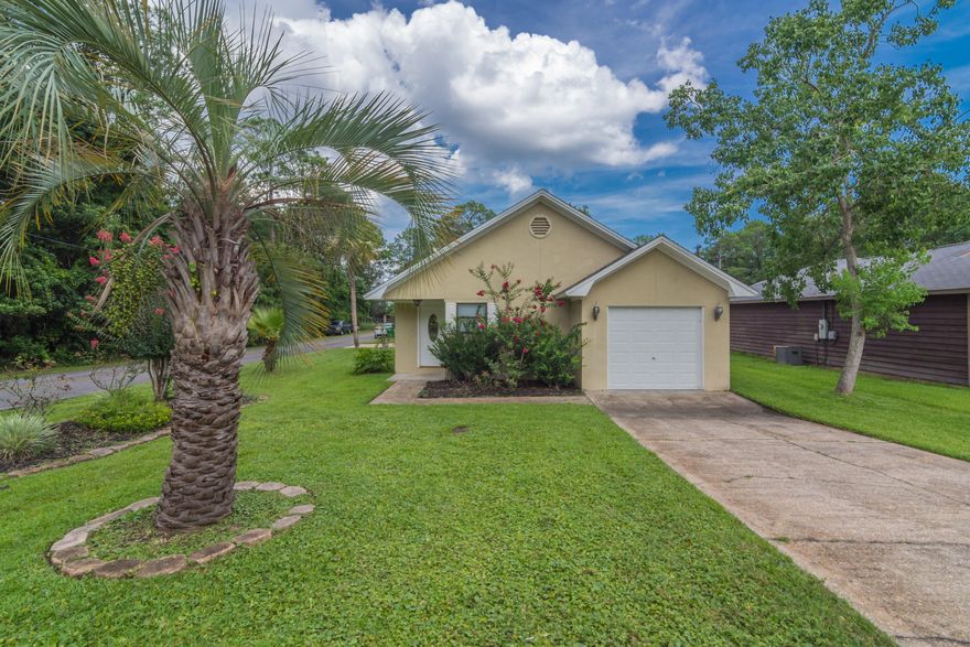 Beautiful WATER-VIEW home featuring 4 bedrooms, and 3 baths! Located in the heart of Niceville. You'll love the spacious kitchen with great site lines into the living room and dining room- Featuring limestone counter tops and back splash, a breakfast bar, and stainless steel appliances. The back porch offers a breath-taking view of the water!Retreat to your relaxing master suite where you will find a wrap-around balcony with additional views of the gorgeous bay. The master bathroom has granite counter tops and a jetted tub, making it the perfect place to unwind after a long day. The master bedroom closet is HUGE and has an abundant amount of shelving throughout.This home comes complete with TWO seperate garages for your vehicles, and a nice sized yard.
