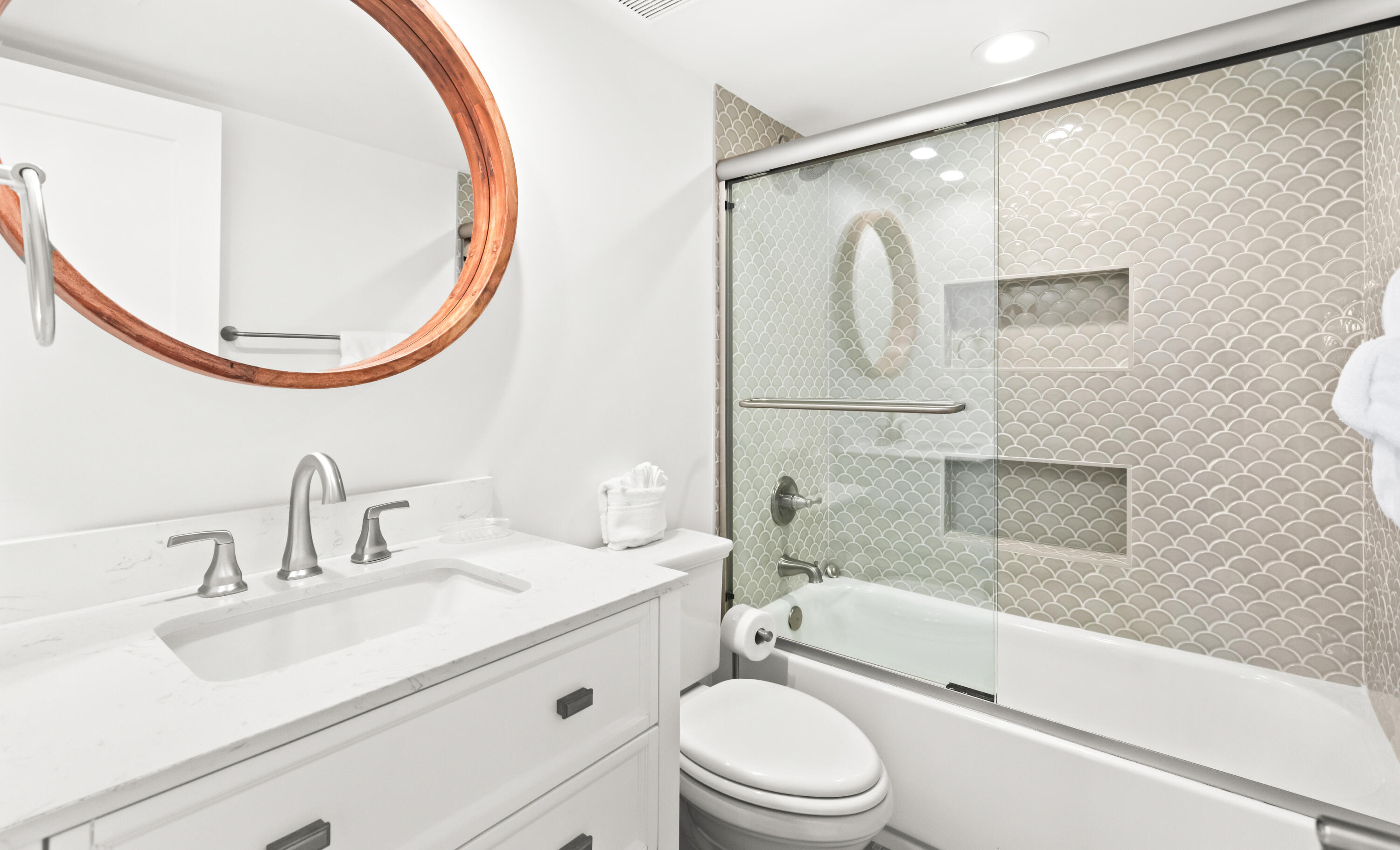 ONE SEAGROVE PLACE CONDOMINIUM - Residential