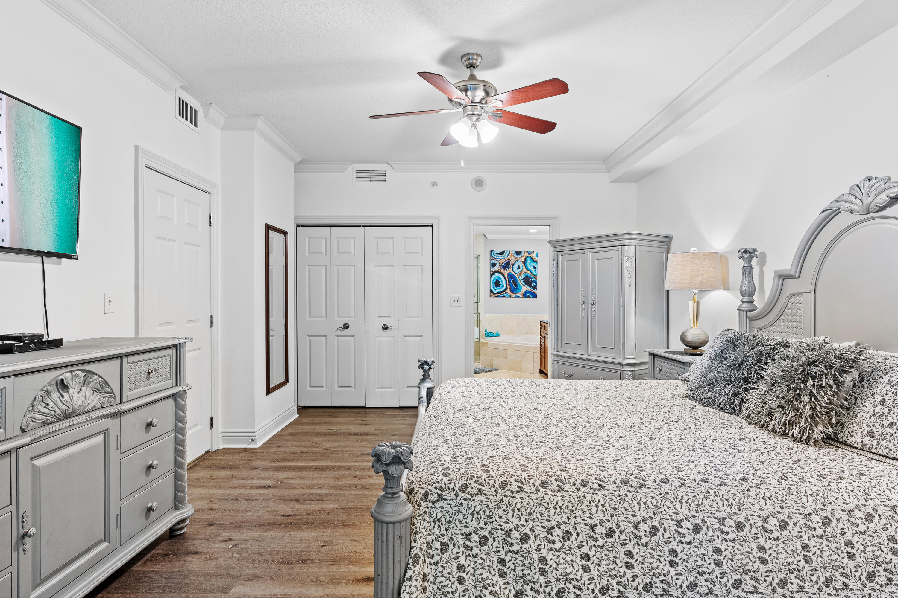 EMERALD GRANDE - Residential