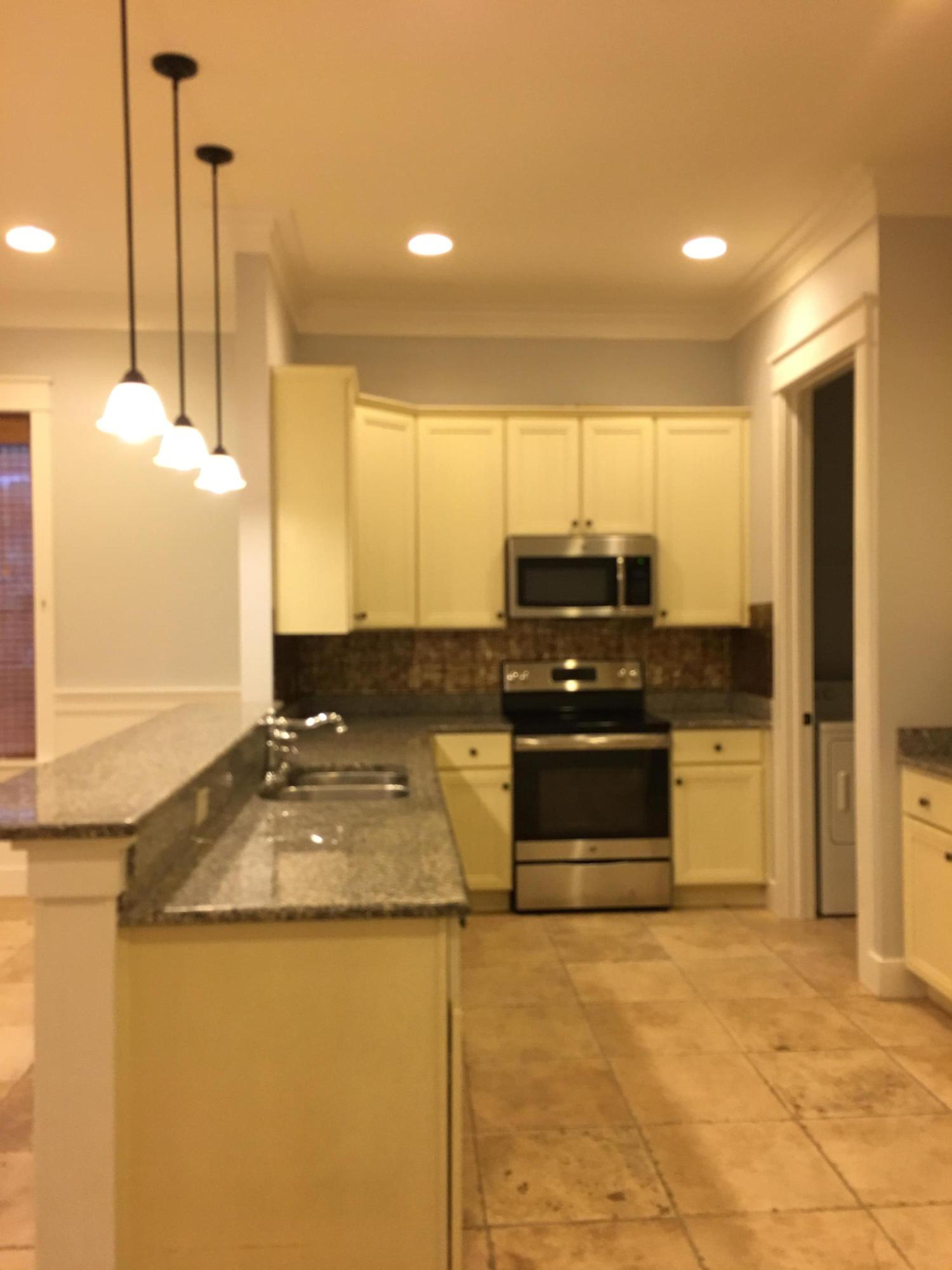 BUNGALOS AT SANDESTIN - Residential