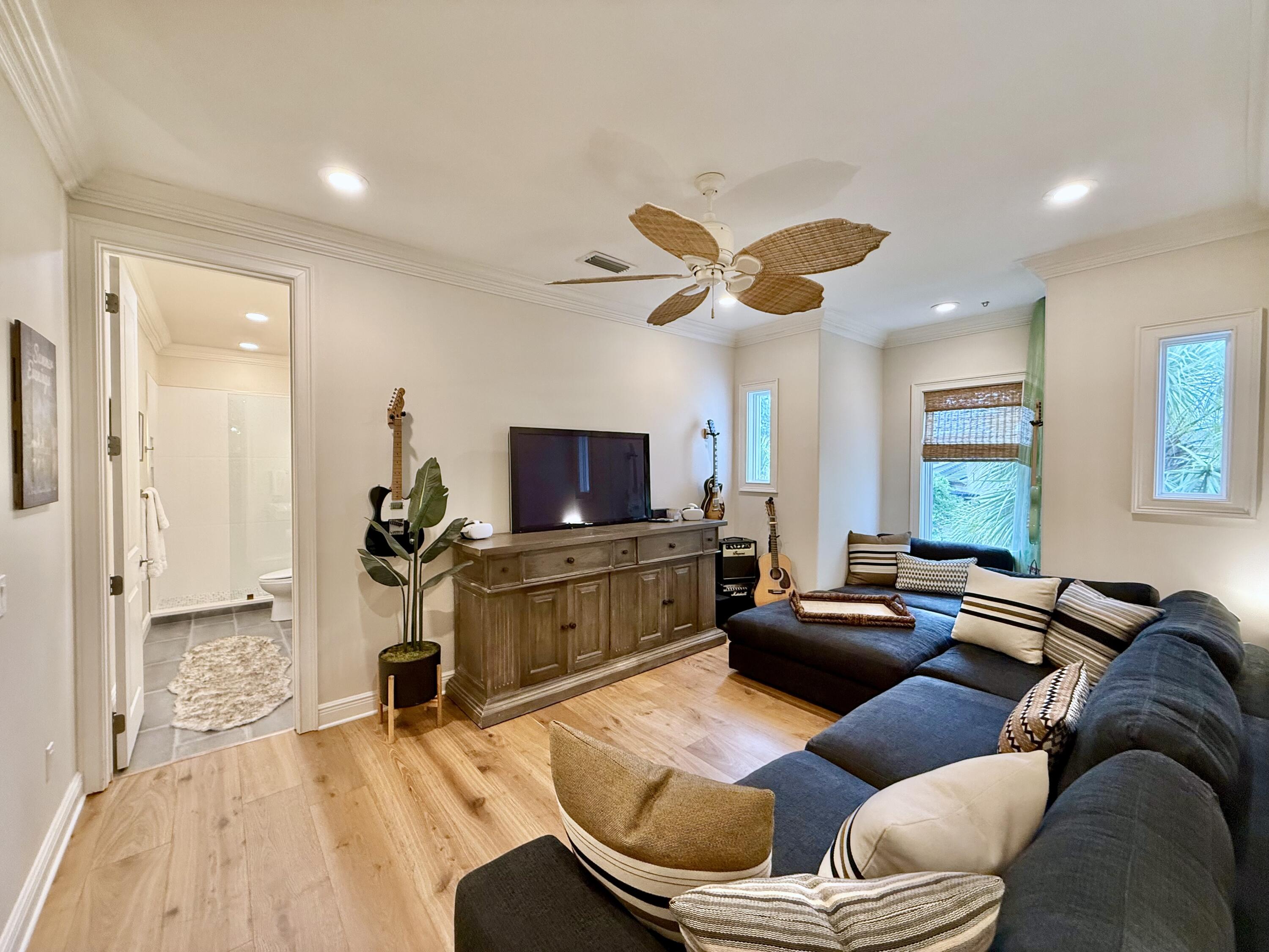 BURNT PINE - Residential