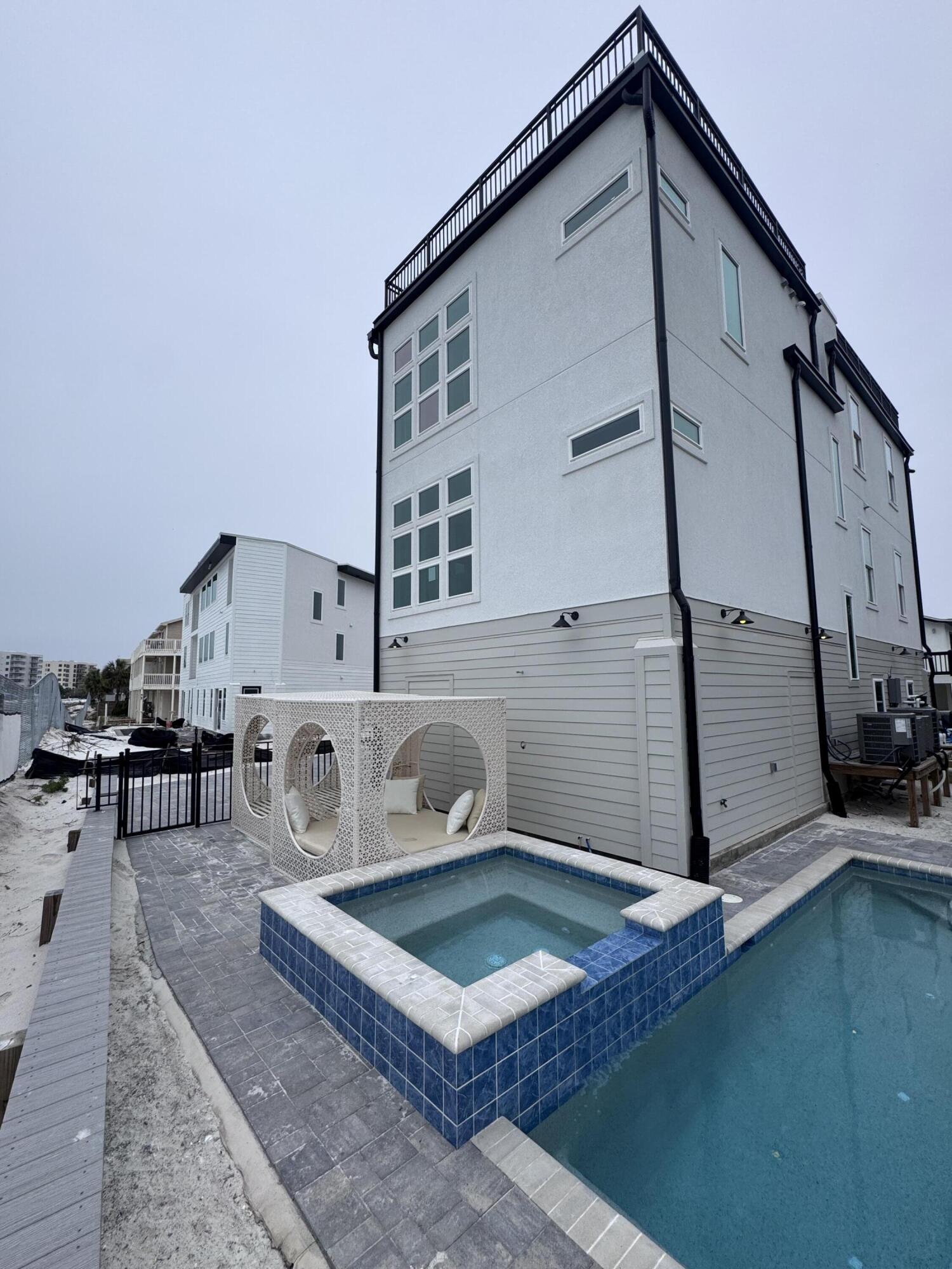 HOLIDAY ISLE - Residential