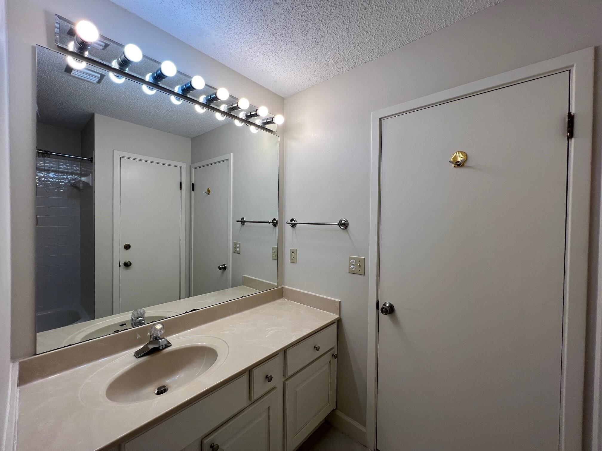 BEACHWALK VILLAS PH 04 - Residential Lease