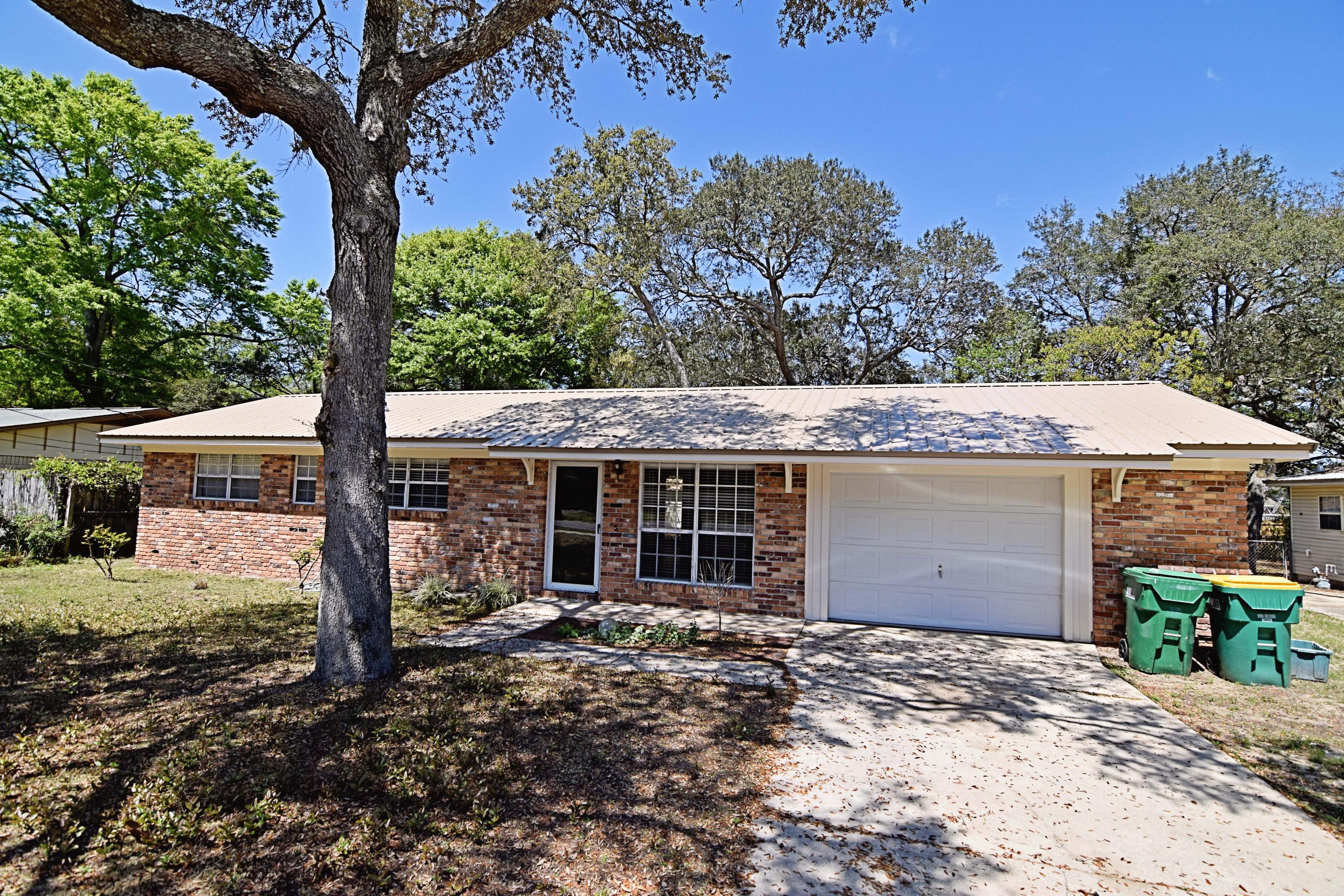 PINECREST HILLS - Residential Lease