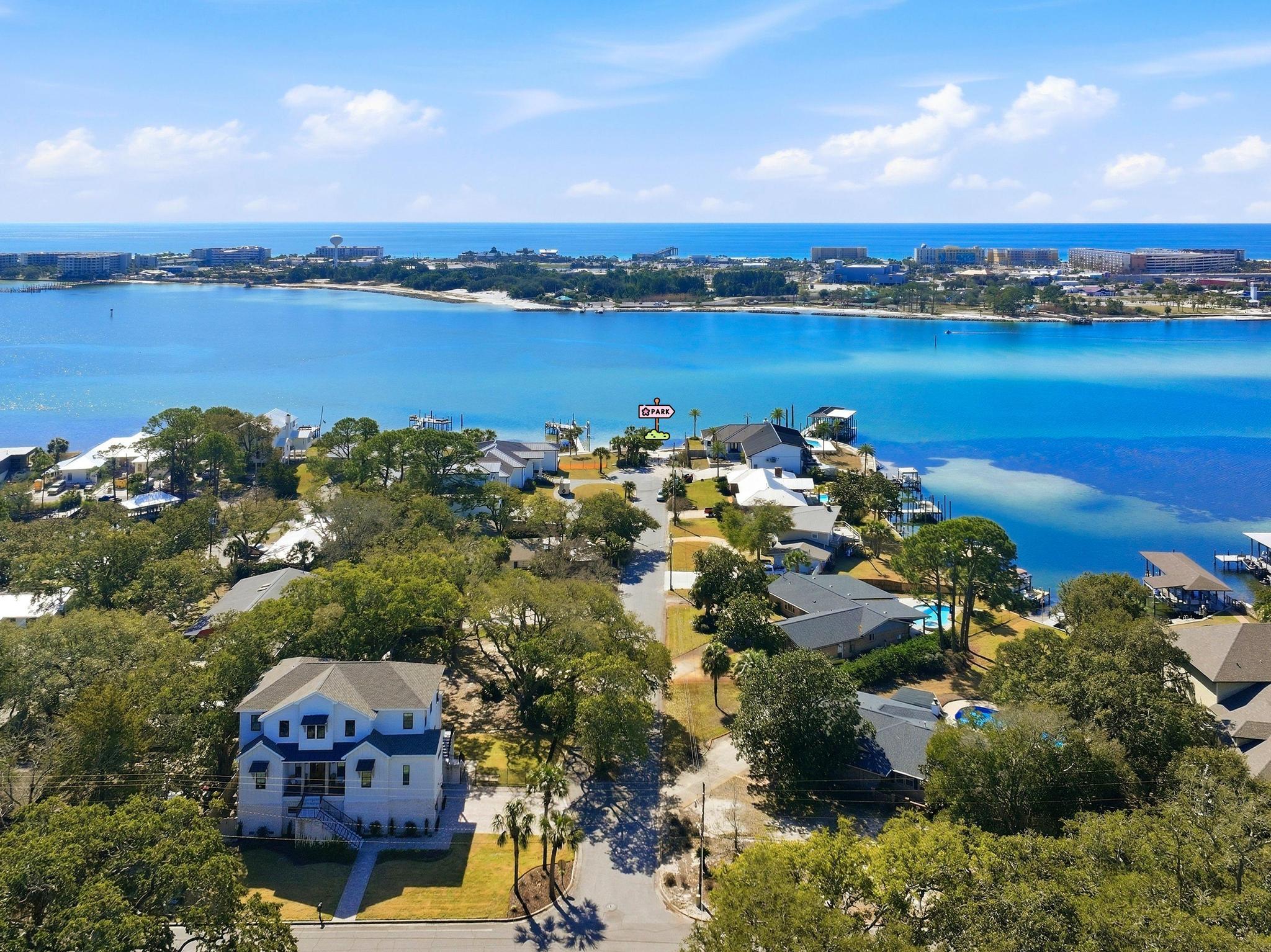 VILLA RUSS PARK - Residential