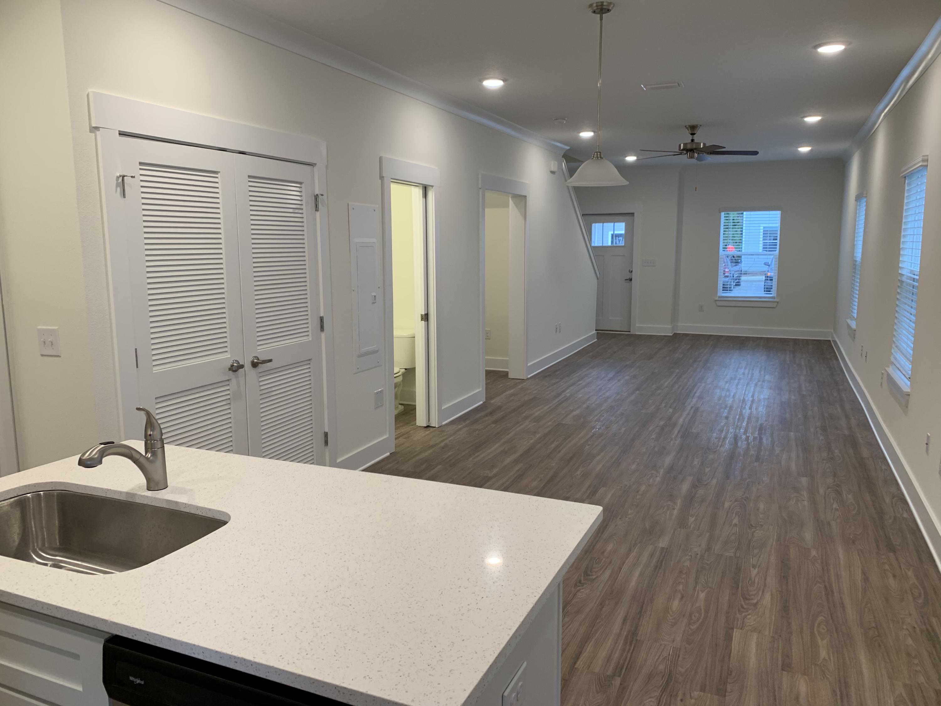 VERANDAS AT FREEPORT - Residential Lease