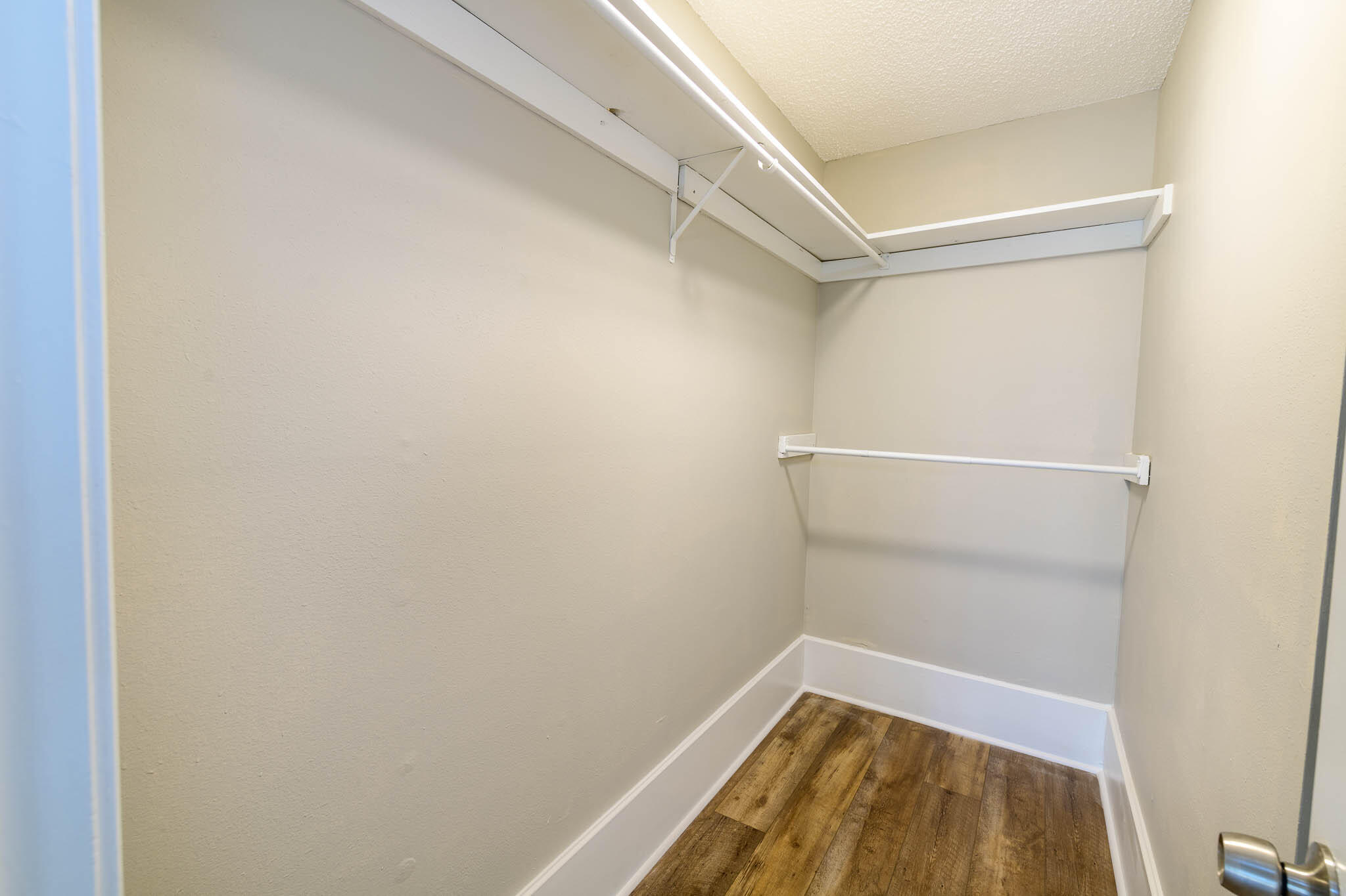 VALPARAISO PINECREST 6 - Residential Lease