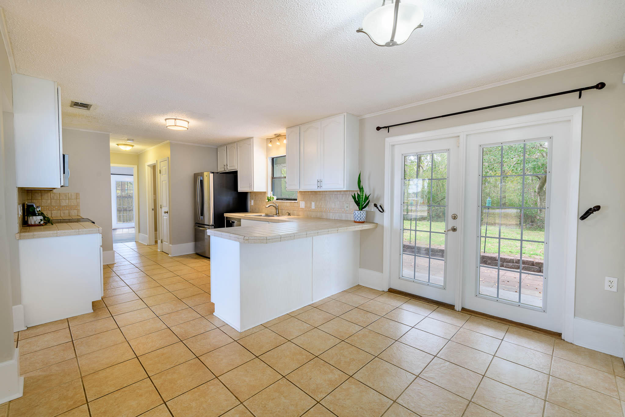 VALPARAISO PINECREST 6 - Residential Lease