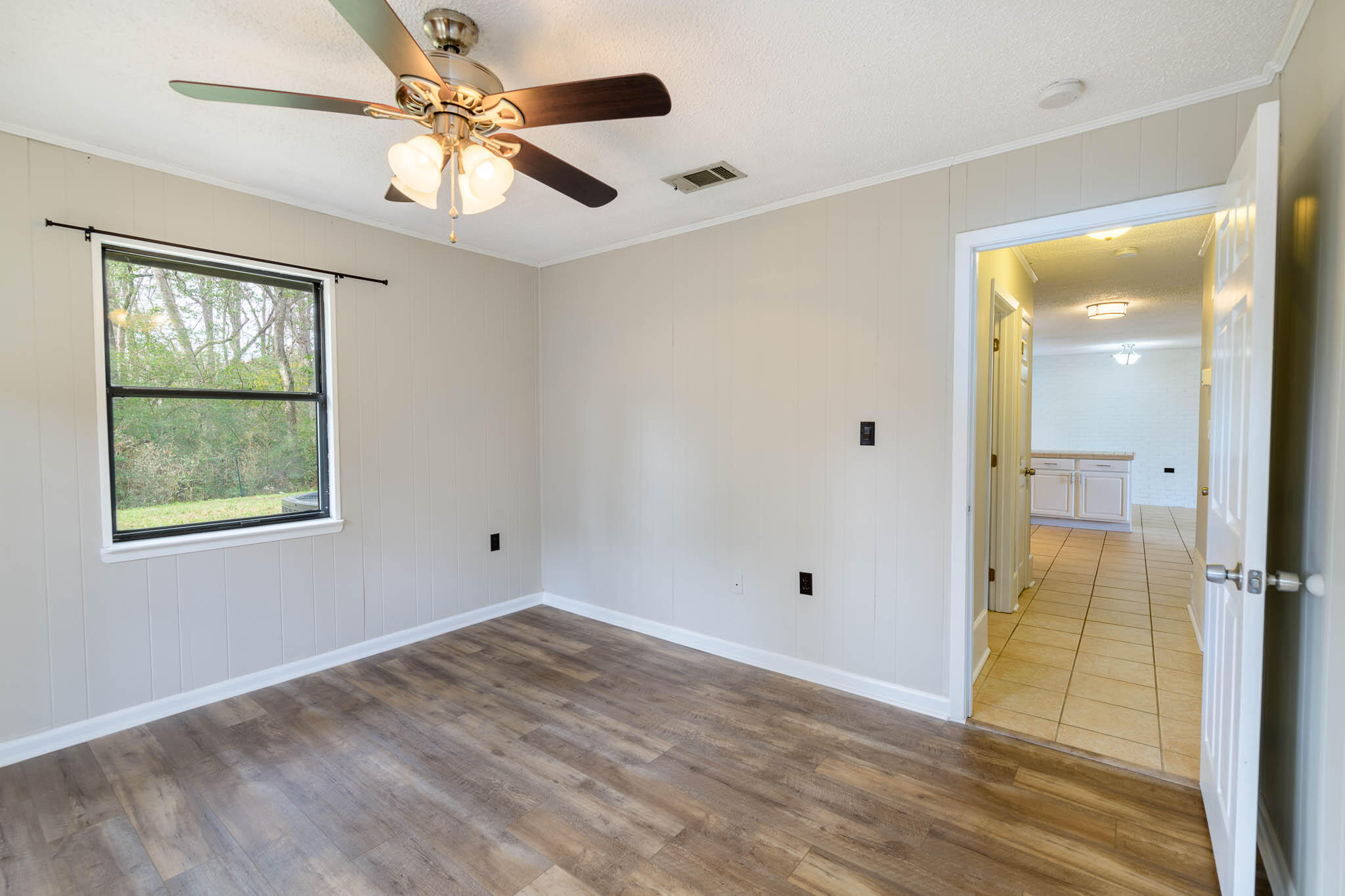 VALPARAISO PINECREST 6 - Residential Lease