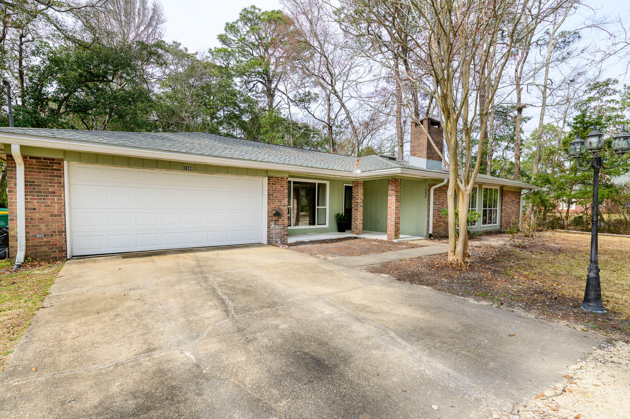 VALPARAISO PINECREST 6 - Residential Lease