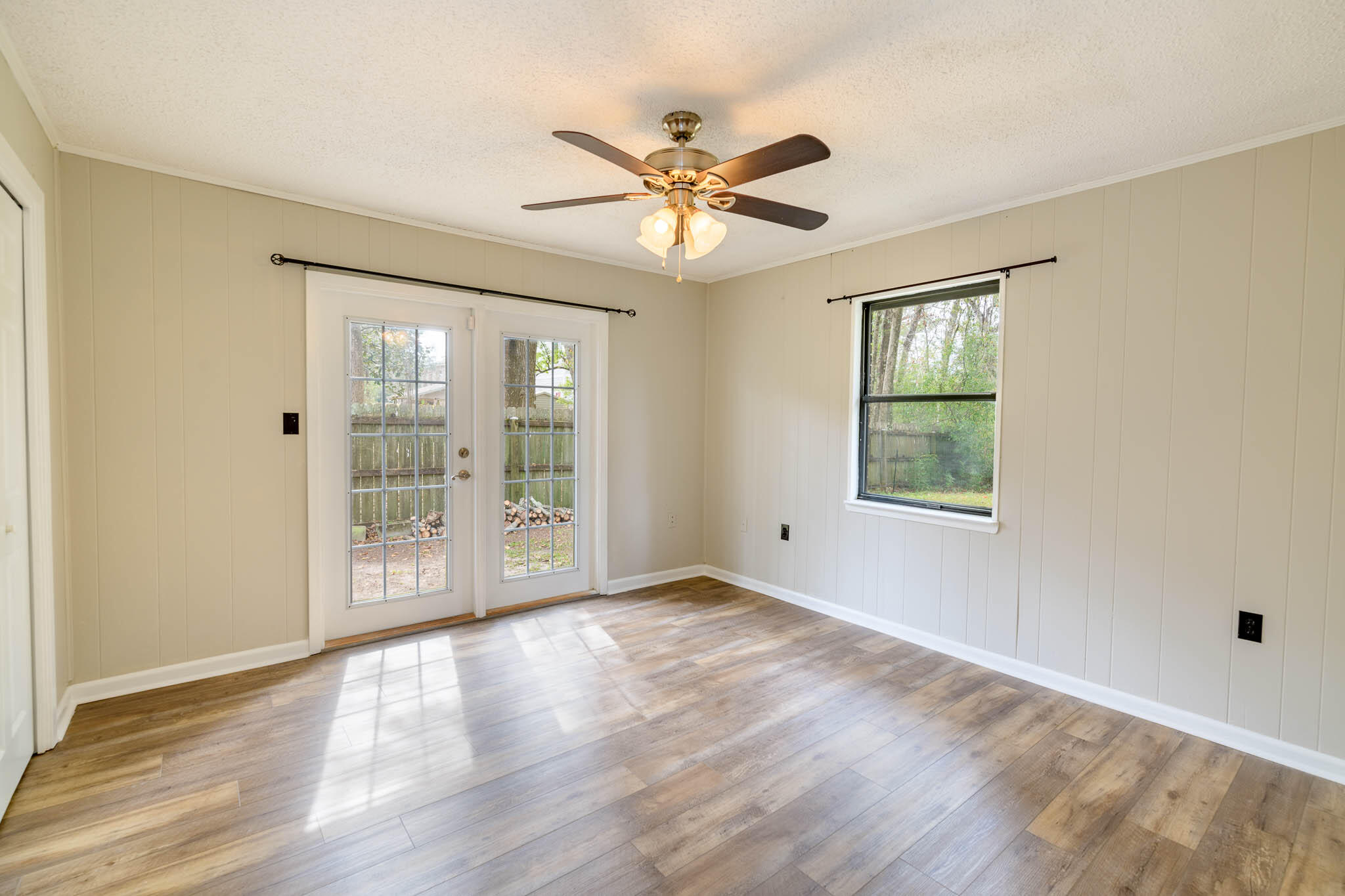 VALPARAISO PINECREST 6 - Residential Lease