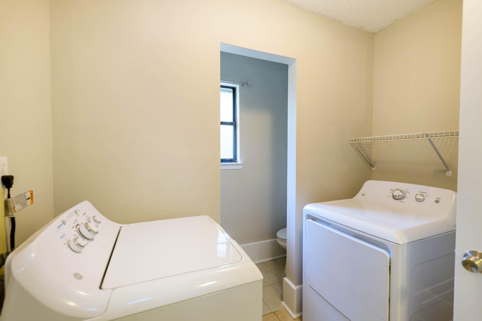 VALPARAISO PINECREST 6 - Residential Lease