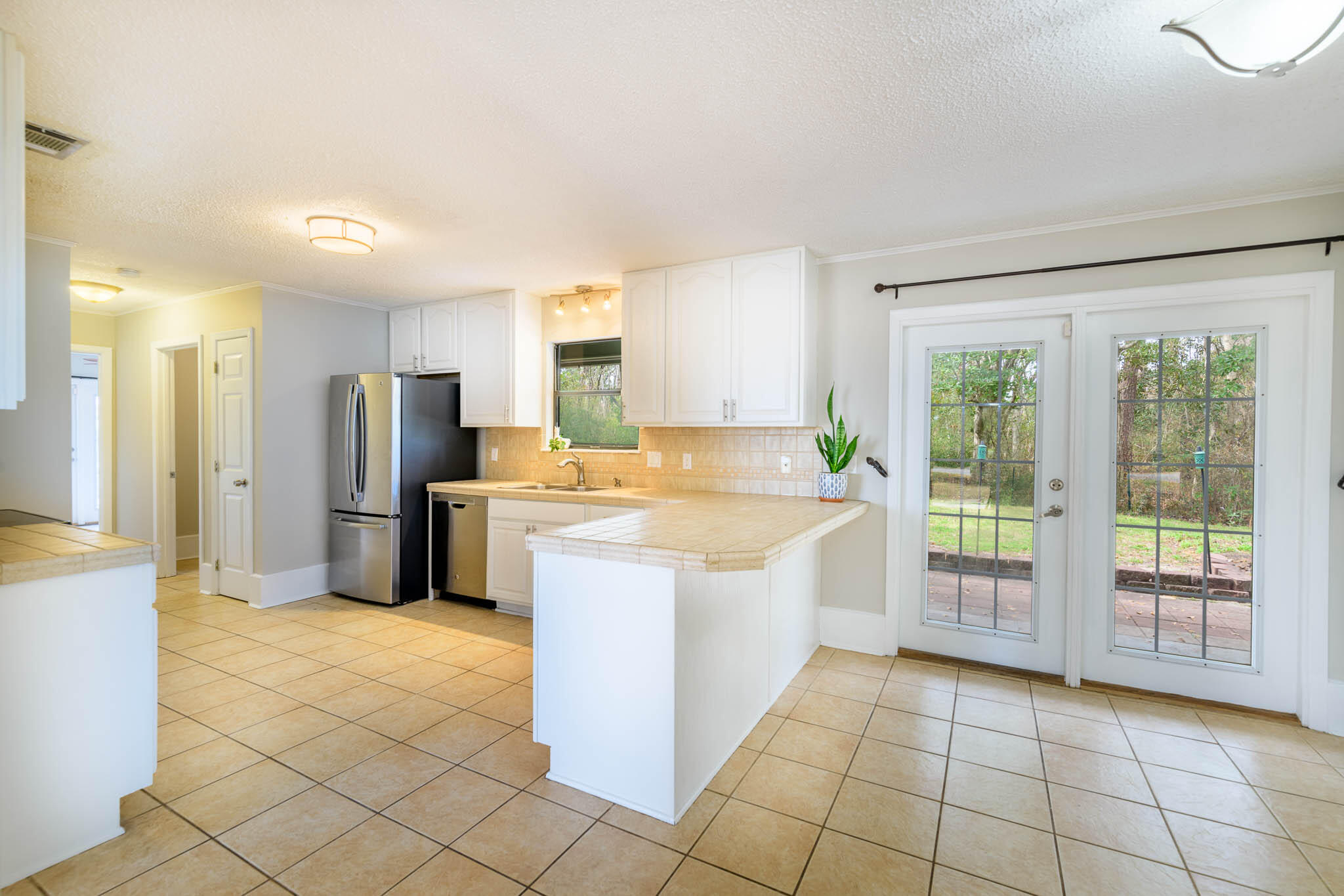 VALPARAISO PINECREST 6 - Residential Lease