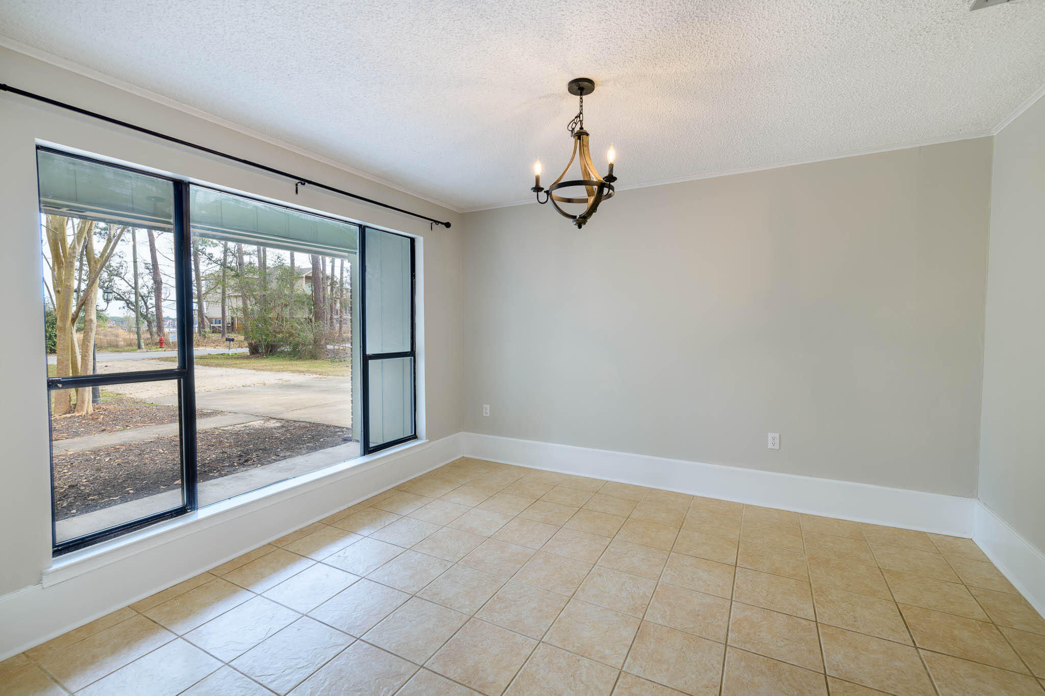 VALPARAISO PINECREST 6 - Residential Lease