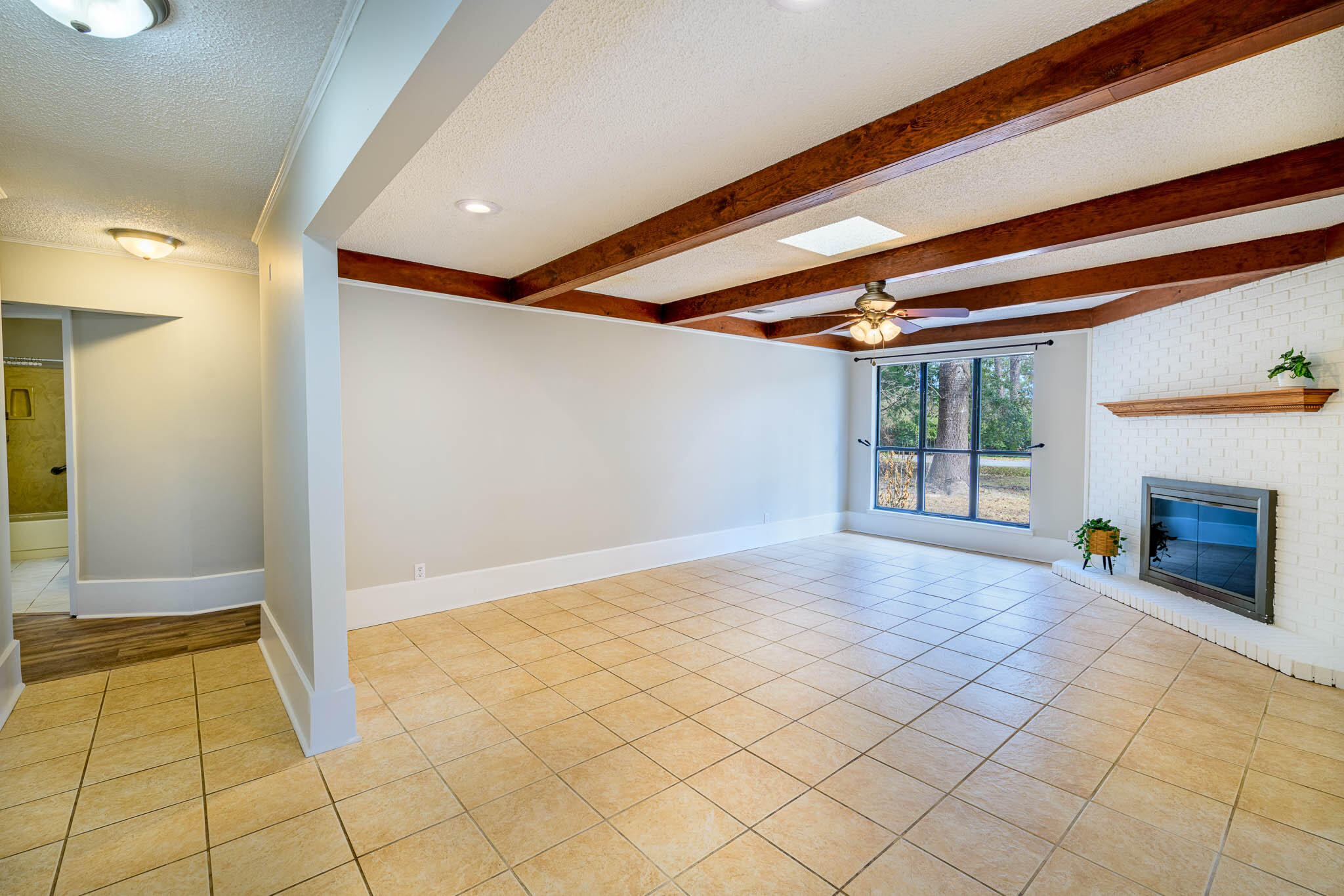 VALPARAISO PINECREST 6 - Residential Lease