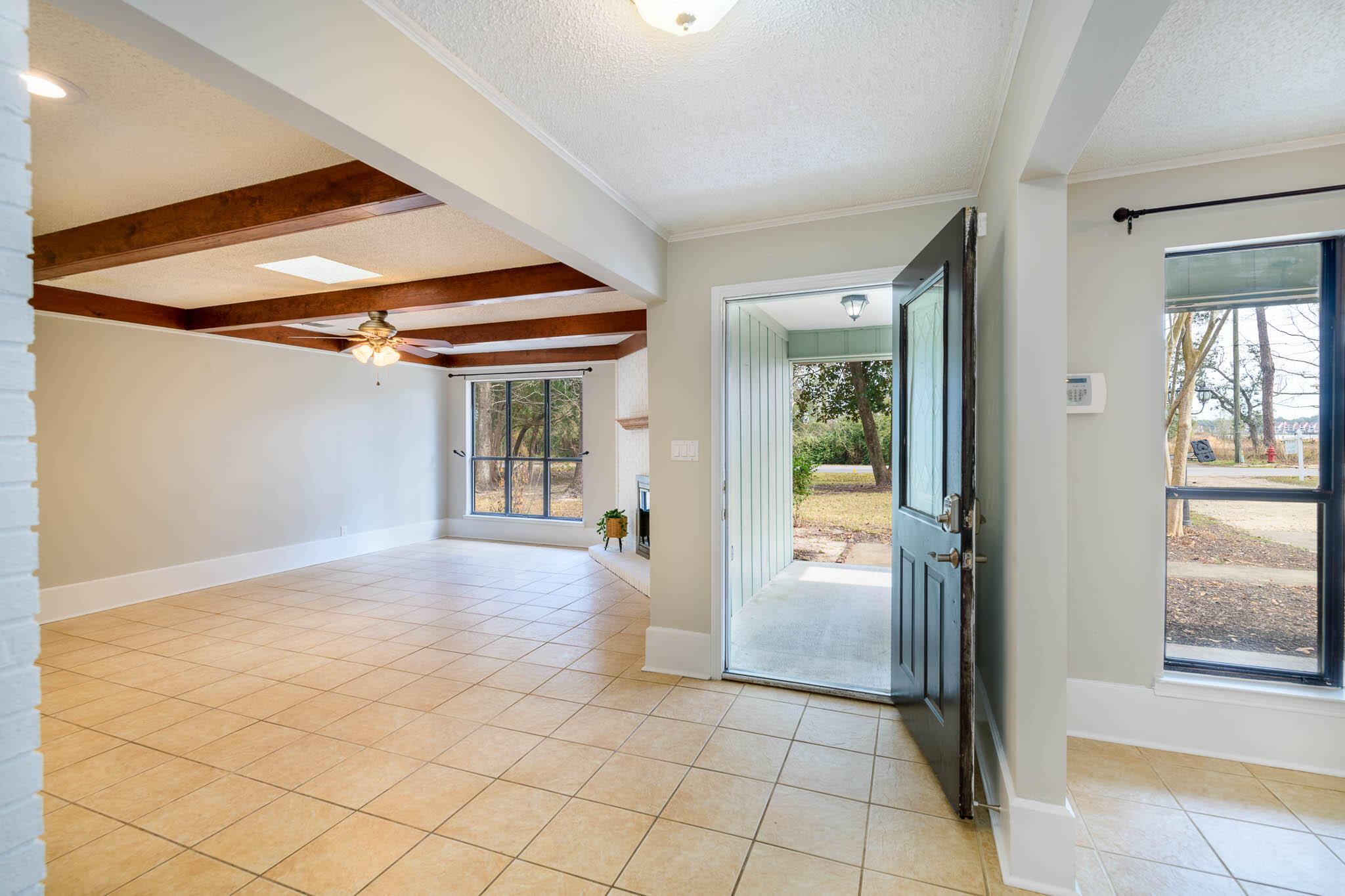 VALPARAISO PINECREST 6 - Residential Lease