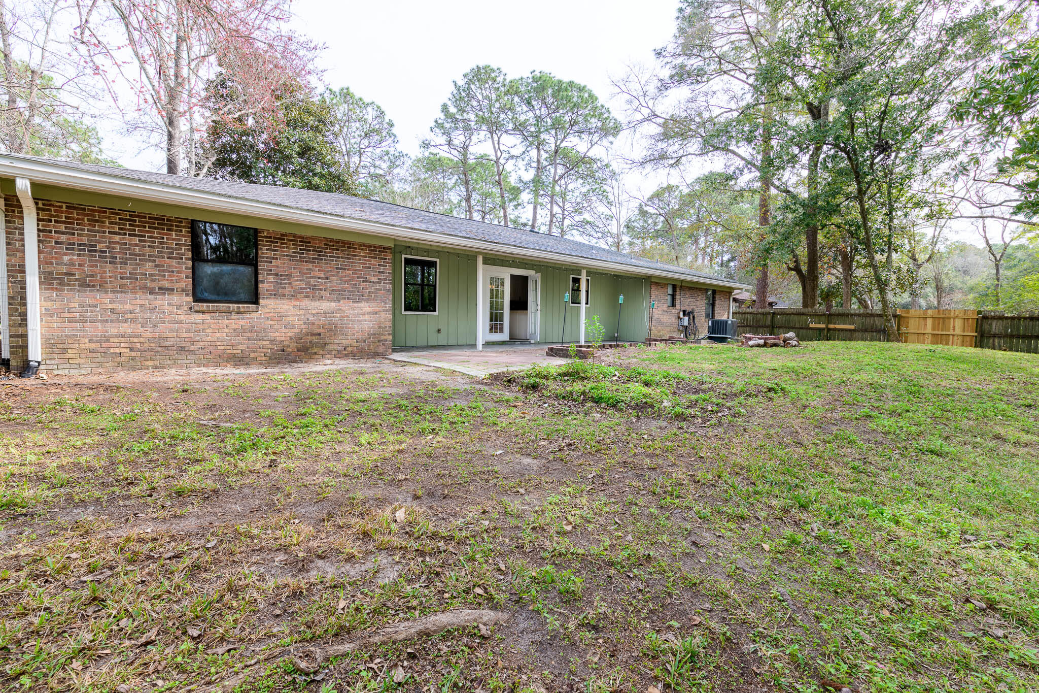 VALPARAISO PINECREST 6 - Residential Lease