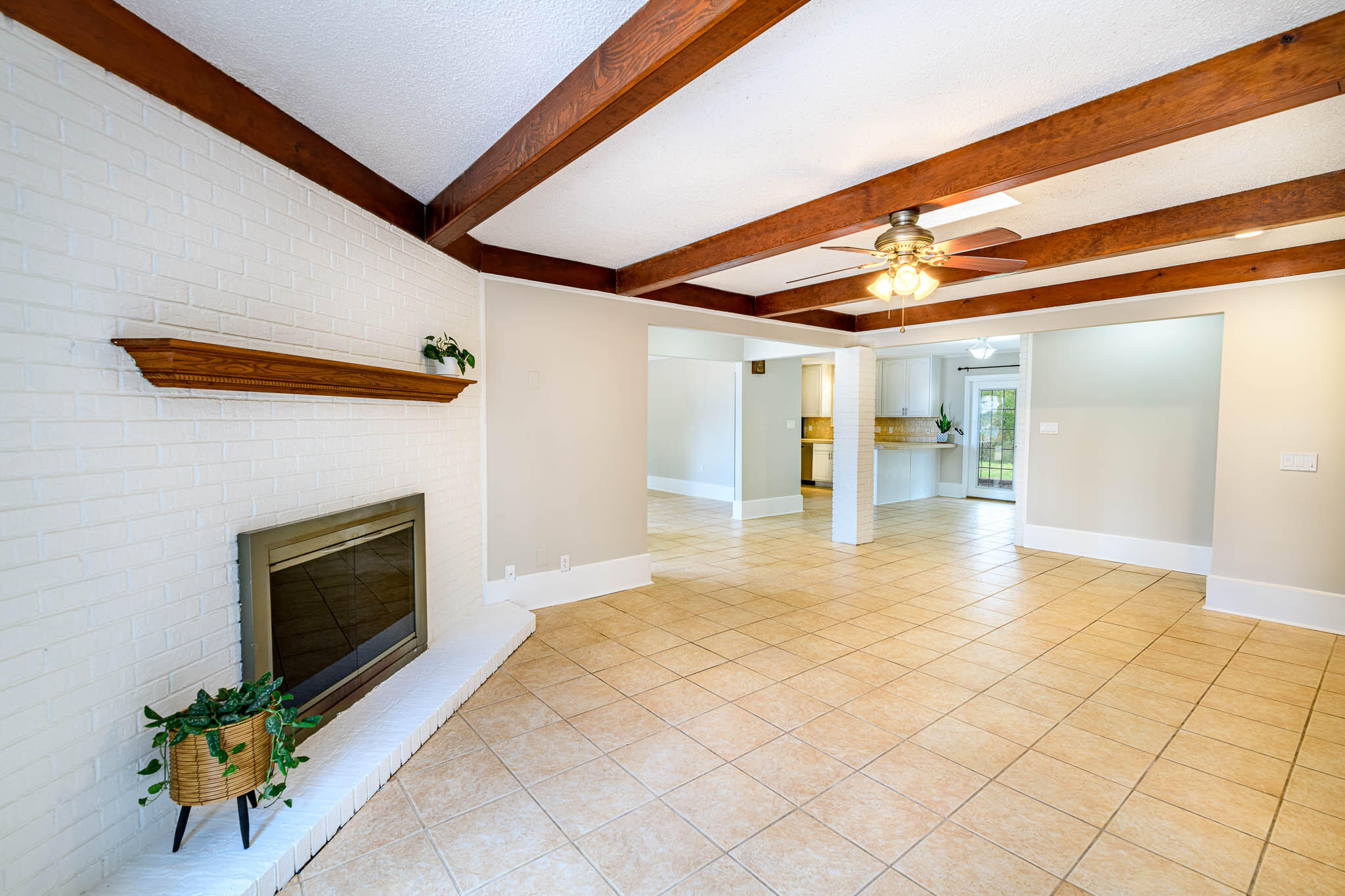 VALPARAISO PINECREST 6 - Residential Lease