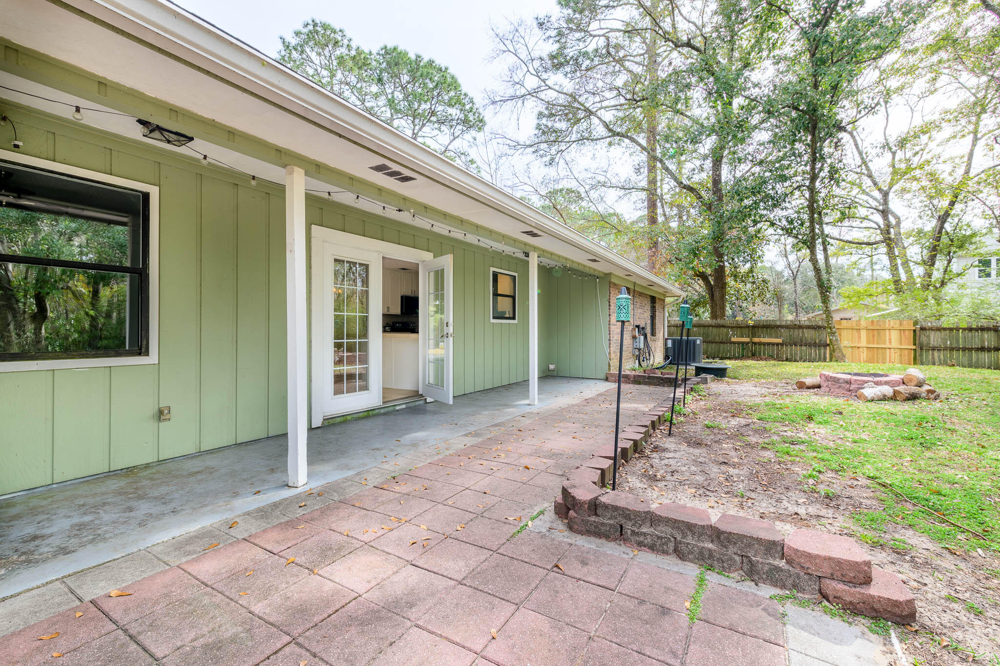 VALPARAISO PINECREST 6 - Residential Lease