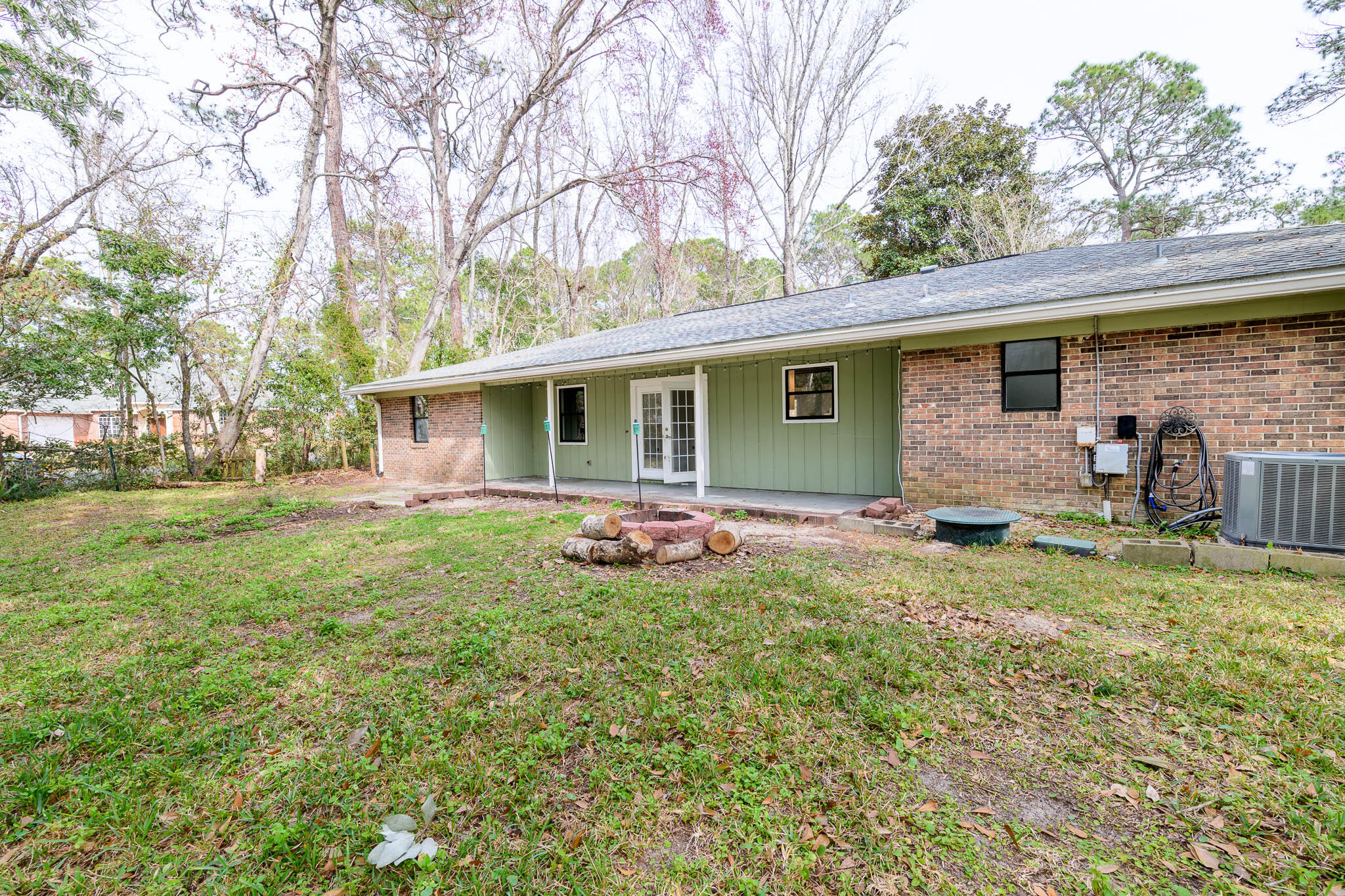 VALPARAISO PINECREST 6 - Residential Lease