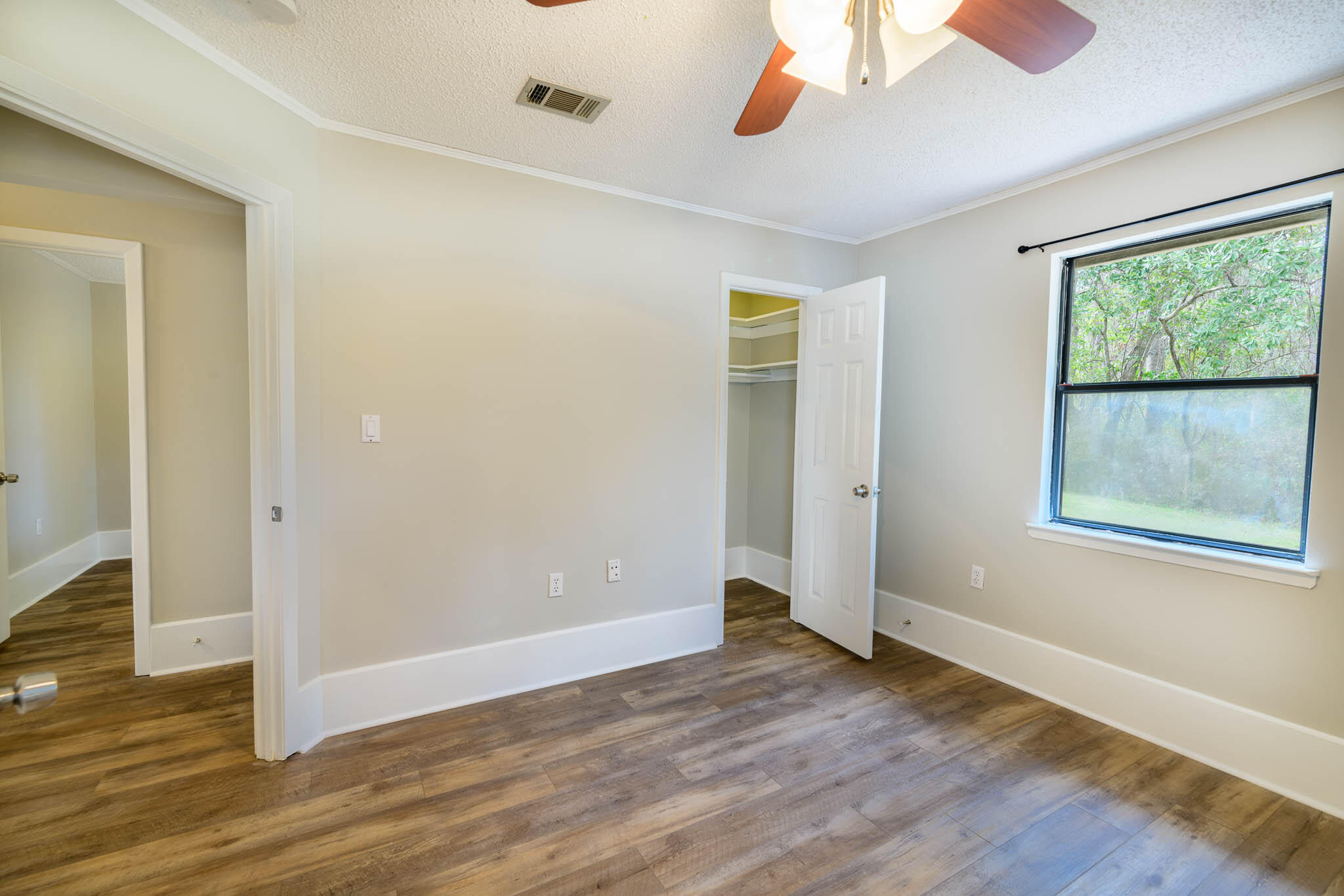 VALPARAISO PINECREST 6 - Residential Lease