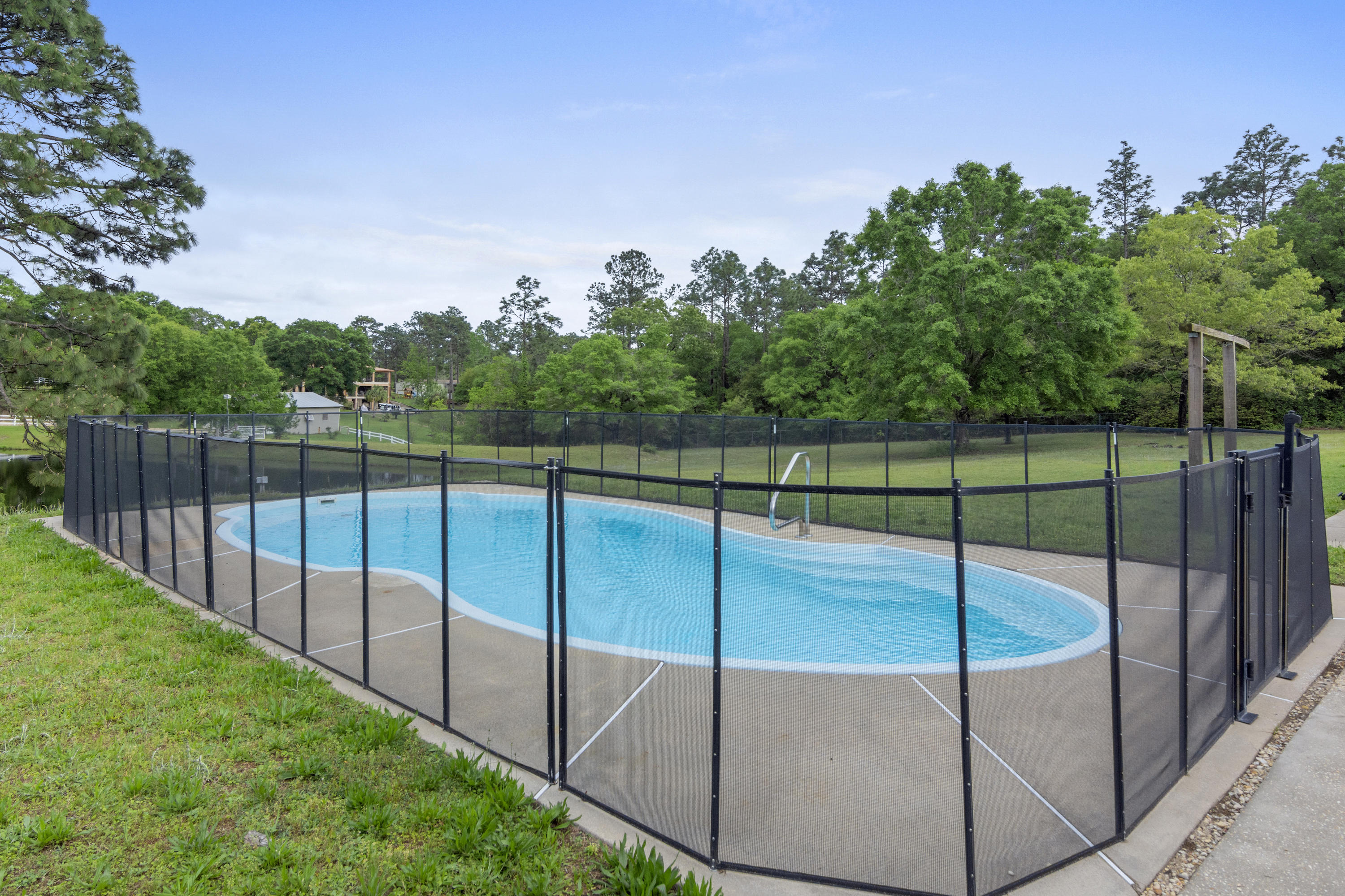 KENNEDY LAKE (UNRECORDED) - Residential