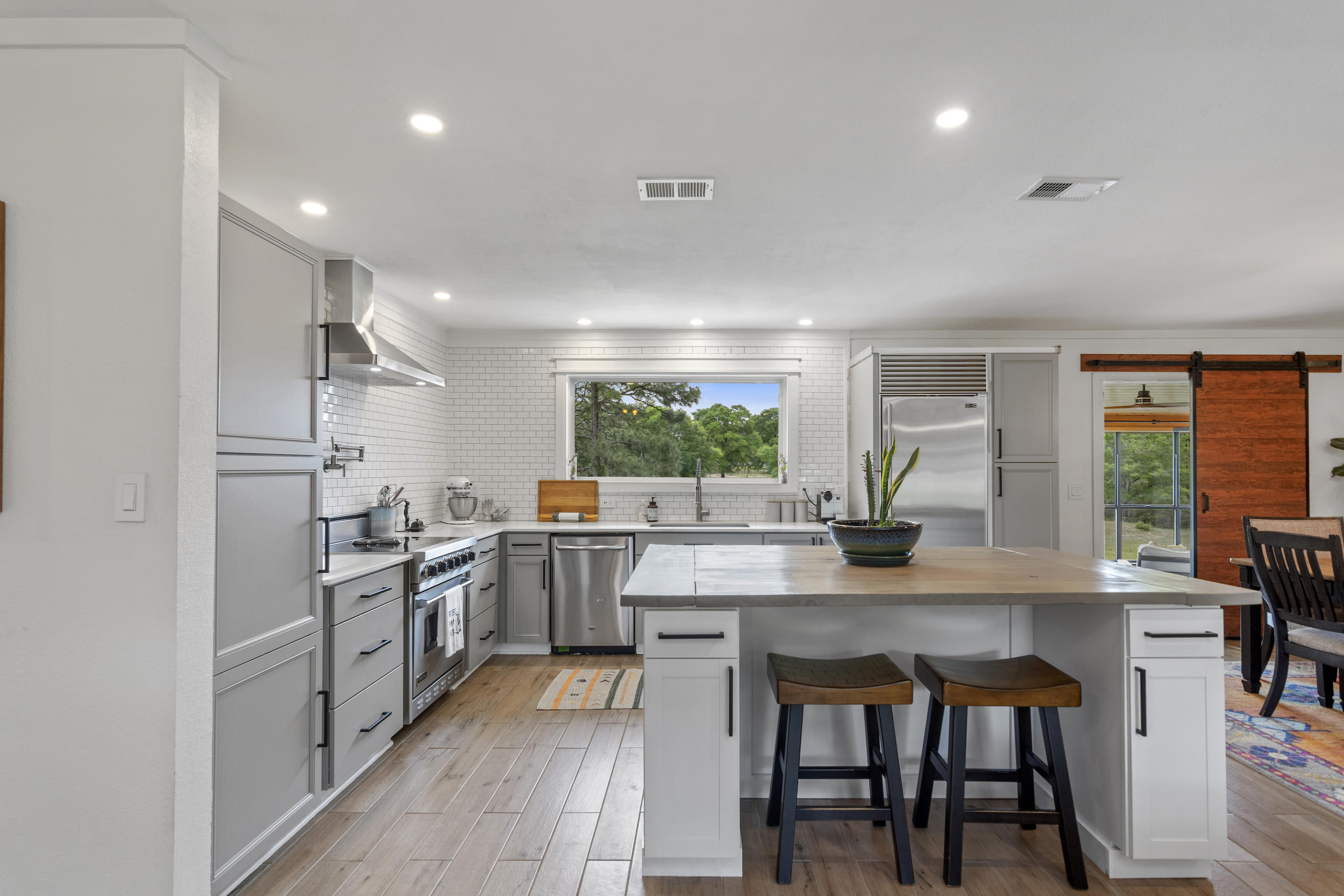 KENNEDY LAKE (UNRECORDED) - Residential