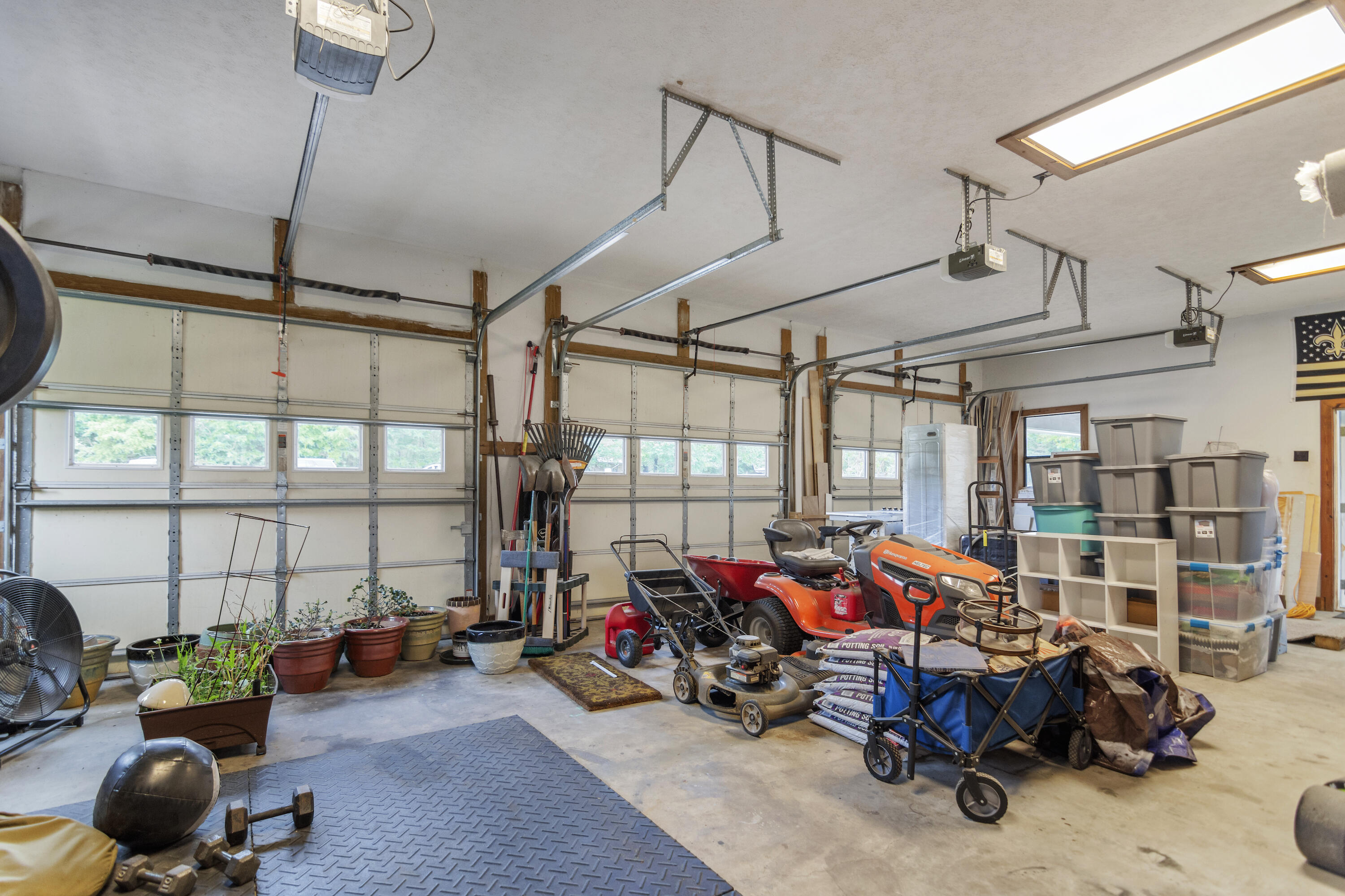 KENNEDY LAKE (UNRECORDED) - Residential