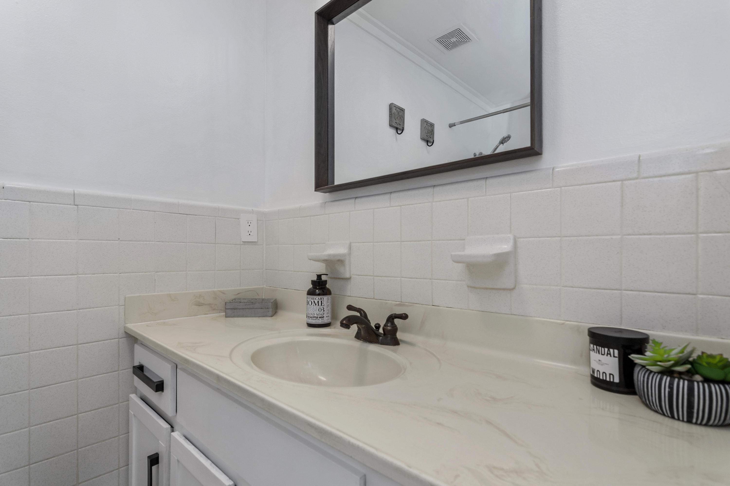 KENNEDY LAKE (UNRECORDED) - Residential