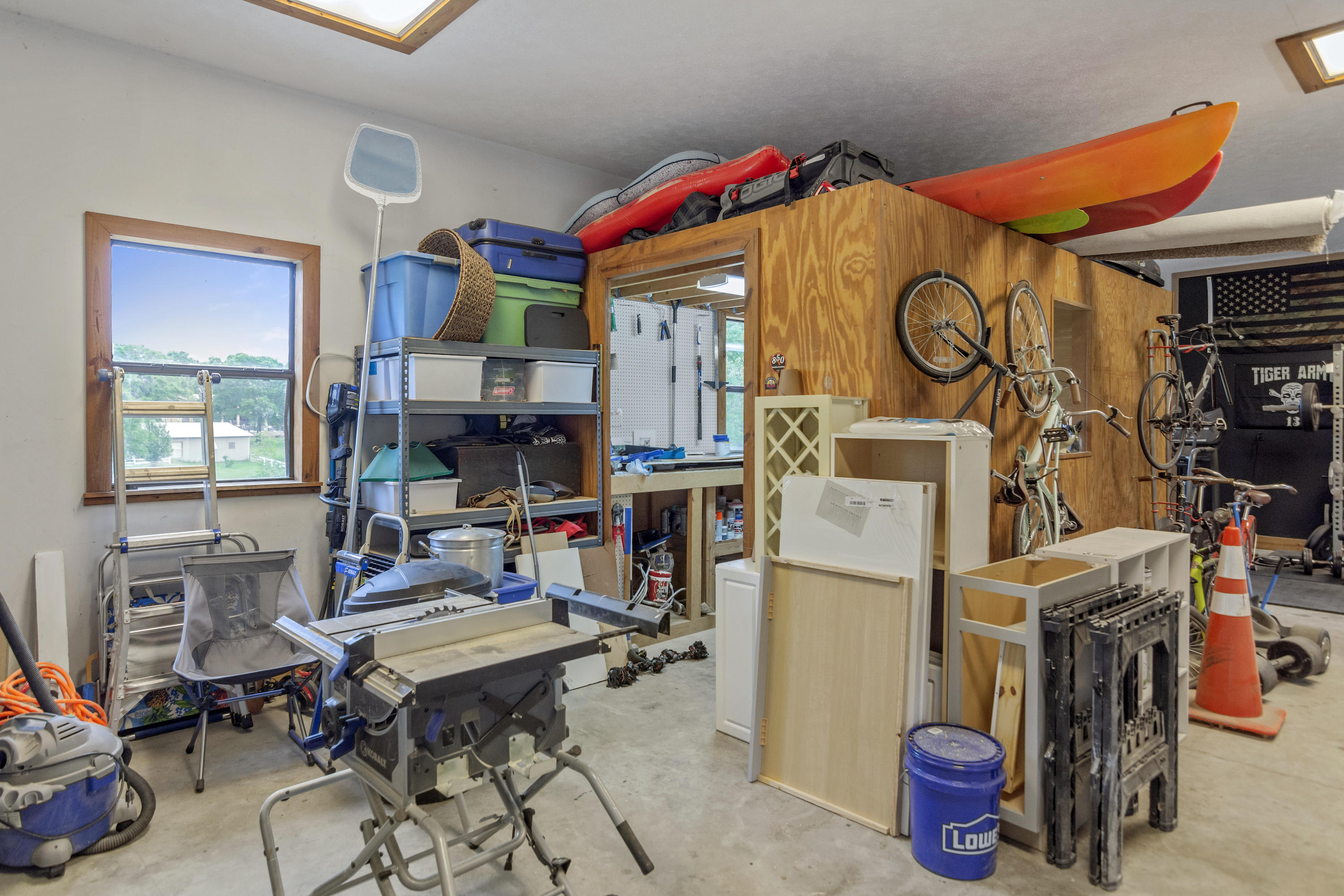 KENNEDY LAKE (UNRECORDED) - Residential