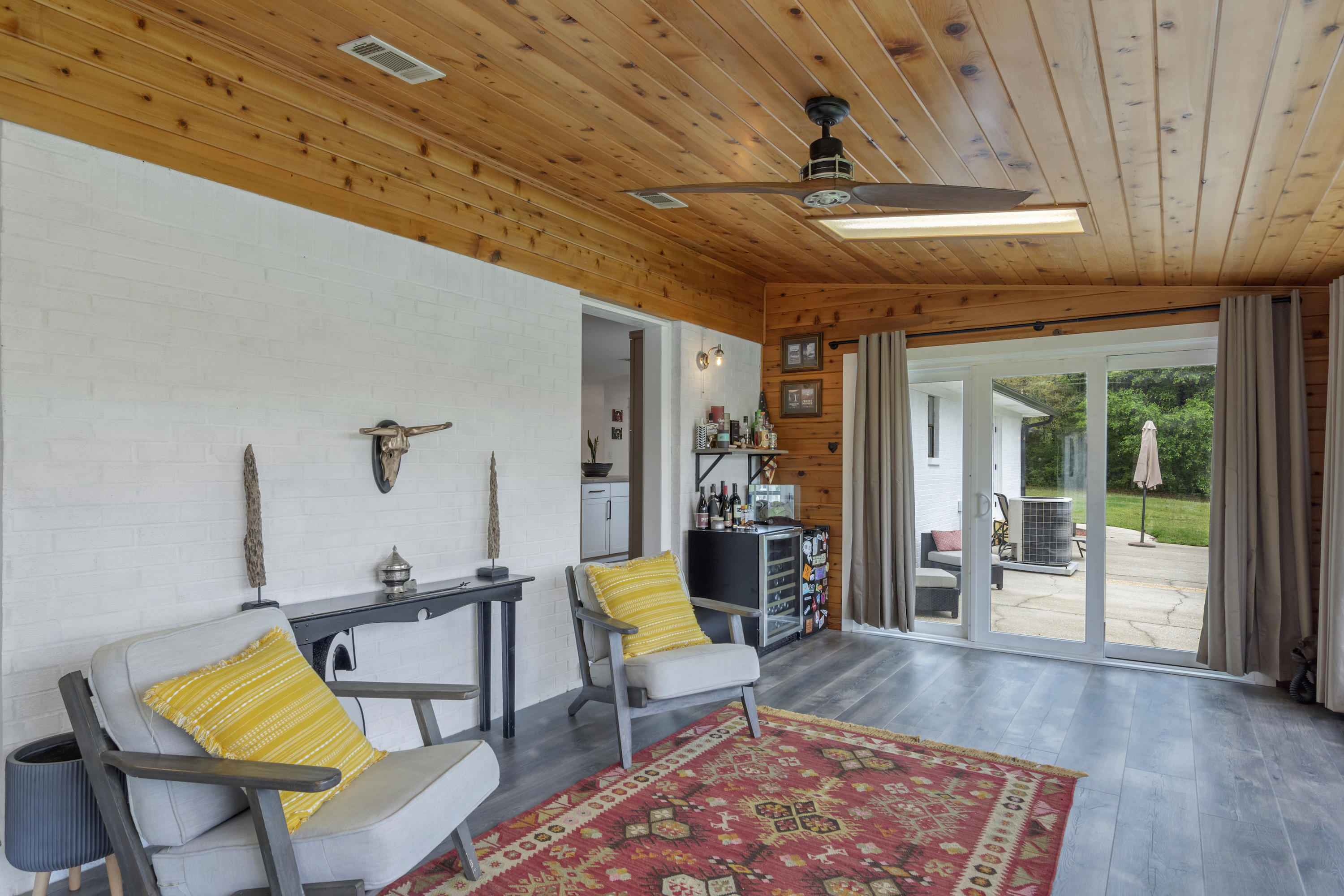 KENNEDY LAKE (UNRECORDED) - Residential