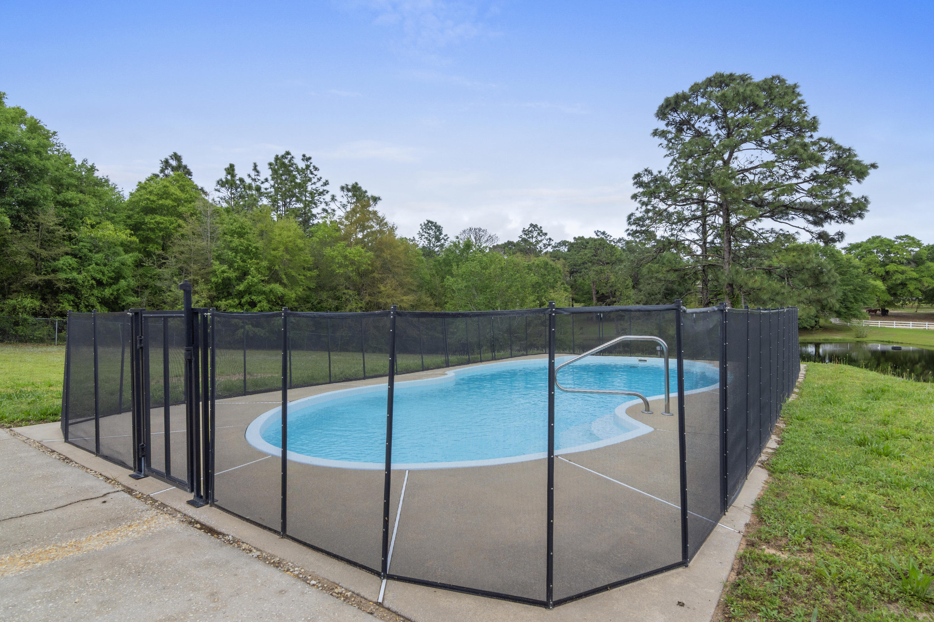 KENNEDY LAKE (UNRECORDED) - Residential