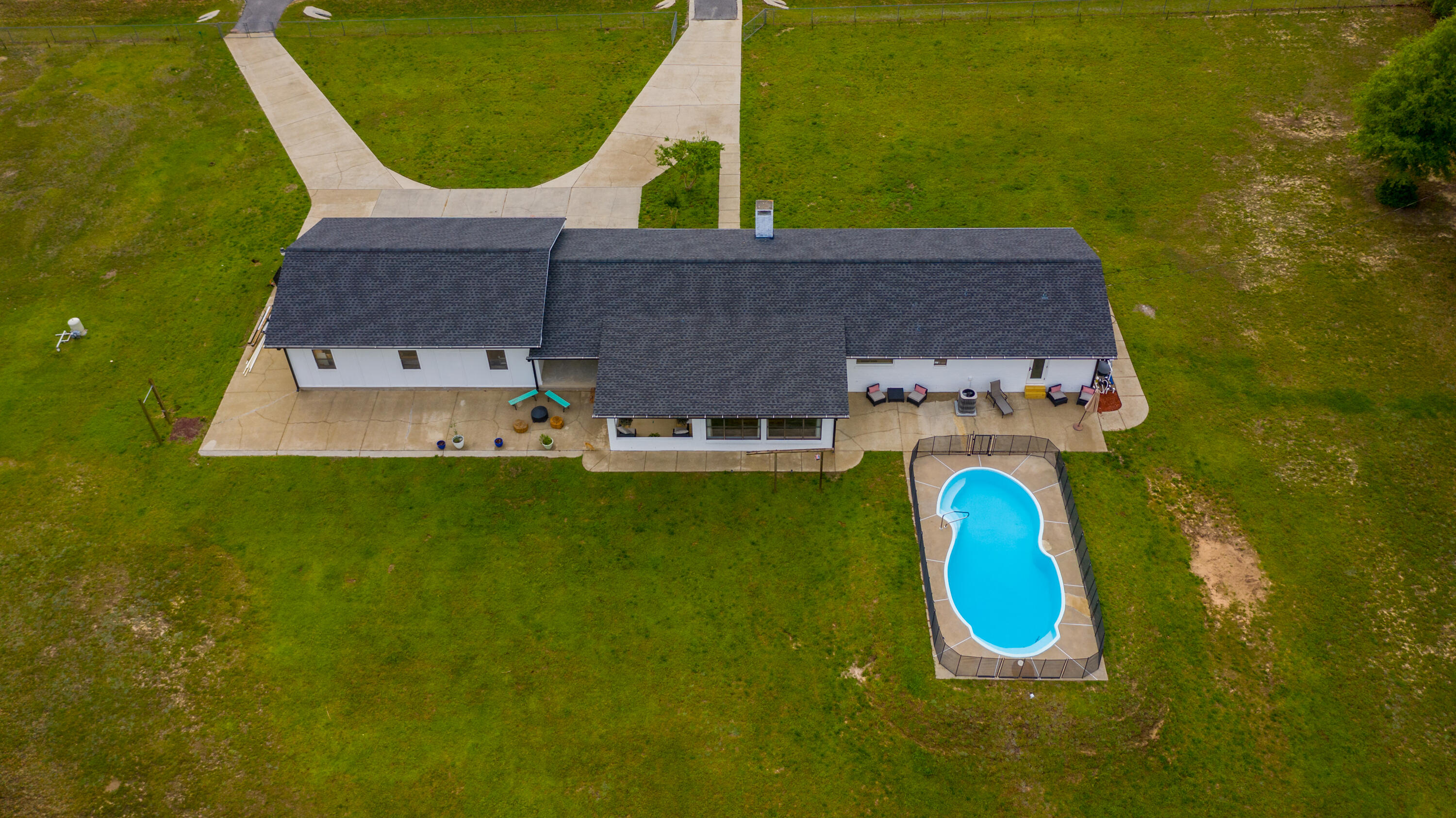 KENNEDY LAKE (UNRECORDED) - Residential