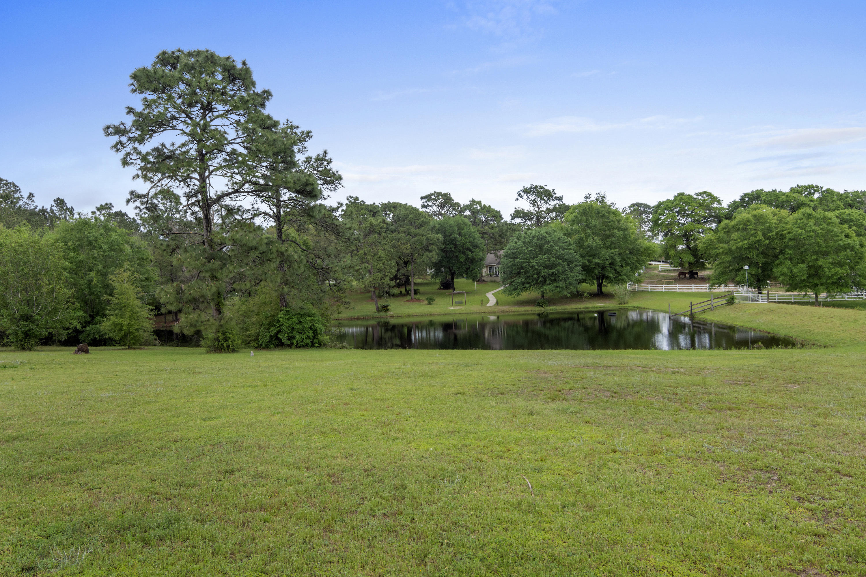 KENNEDY LAKE (UNRECORDED) - Residential
