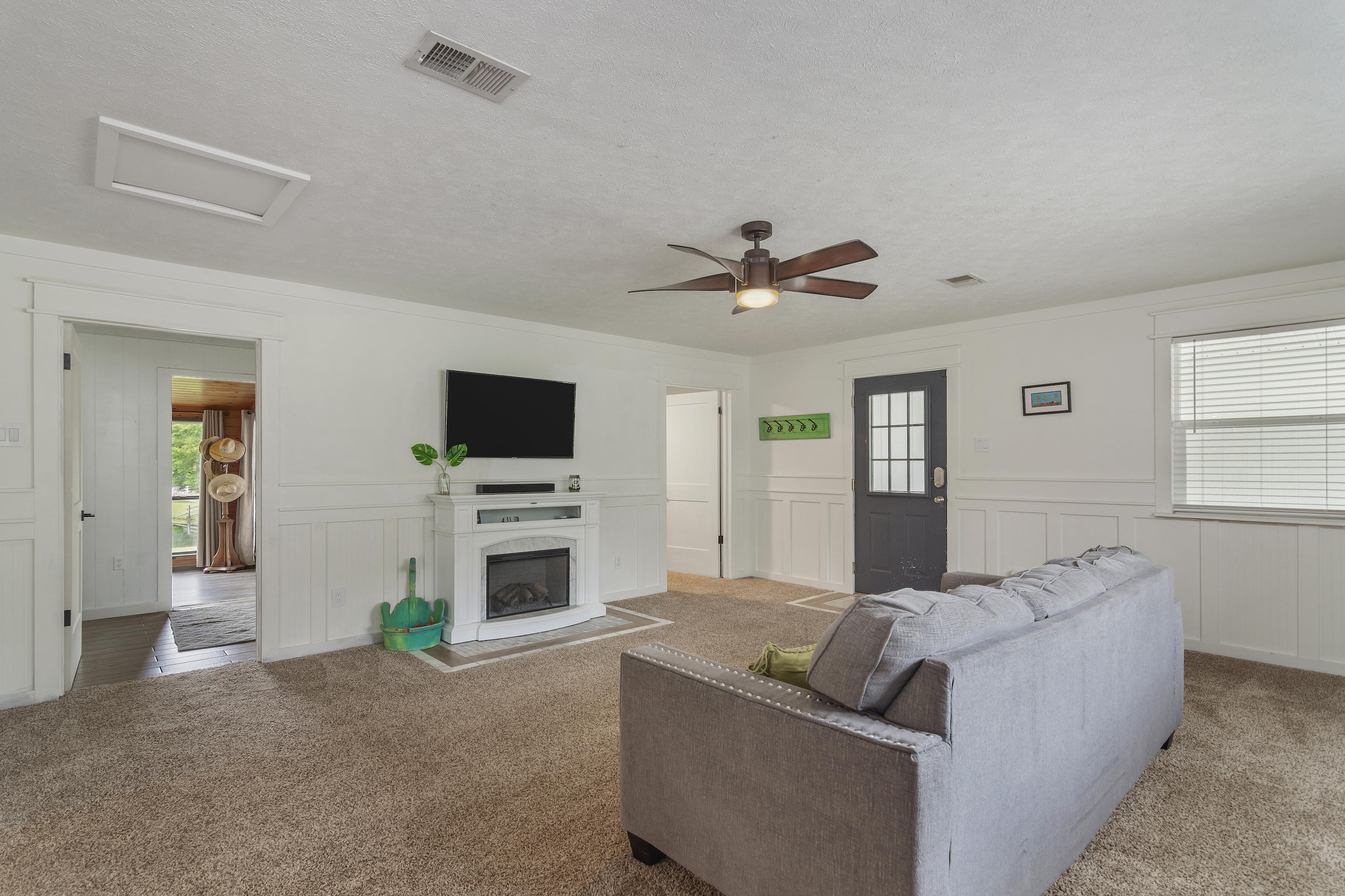 KENNEDY LAKE (UNRECORDED) - Residential