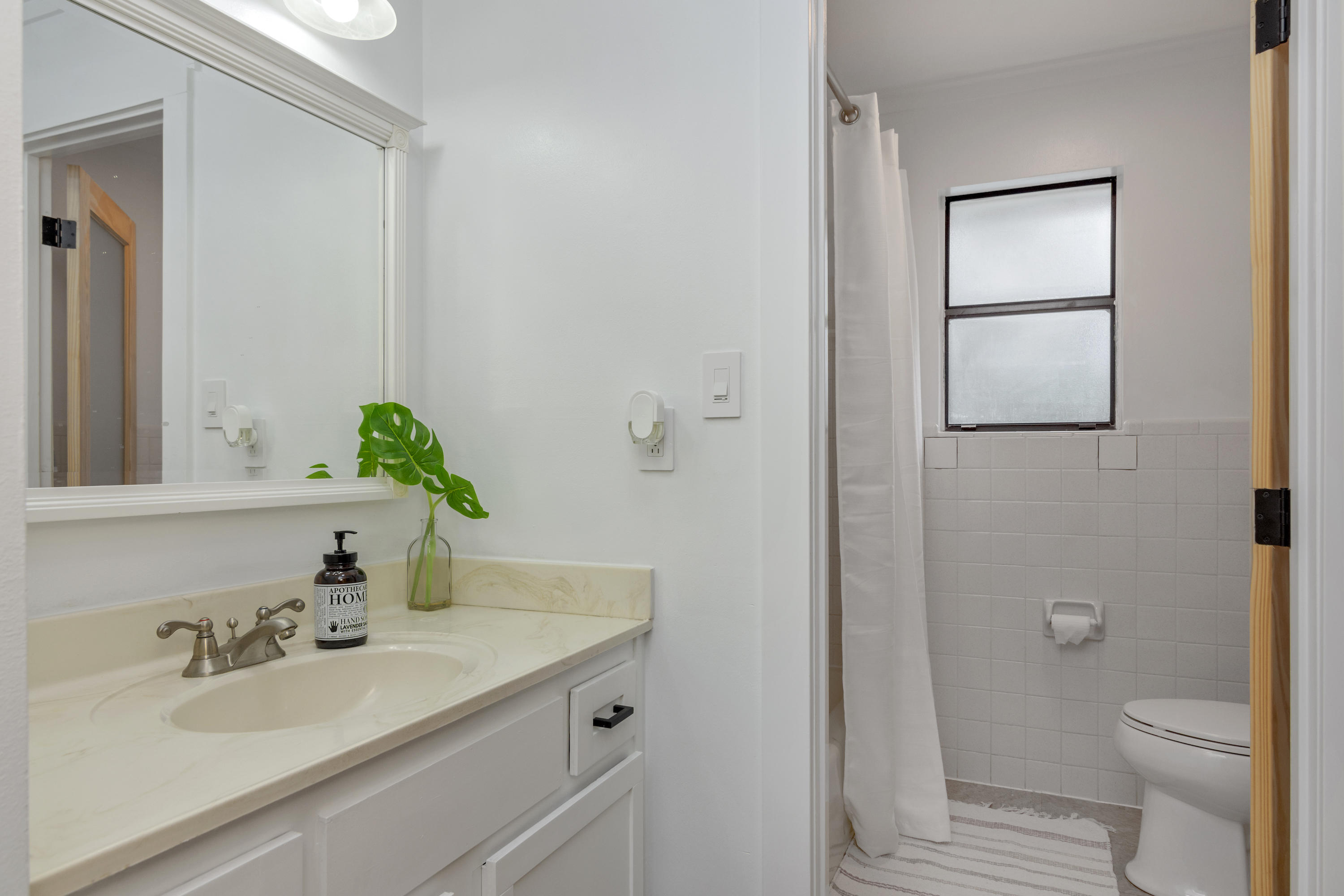 KENNEDY LAKE (UNRECORDED) - Residential