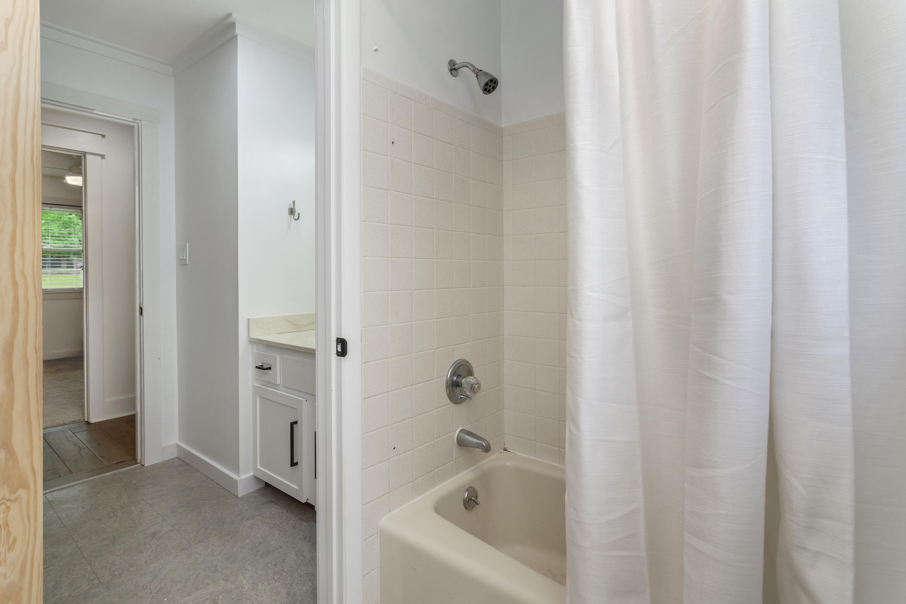 KENNEDY LAKE (UNRECORDED) - Residential