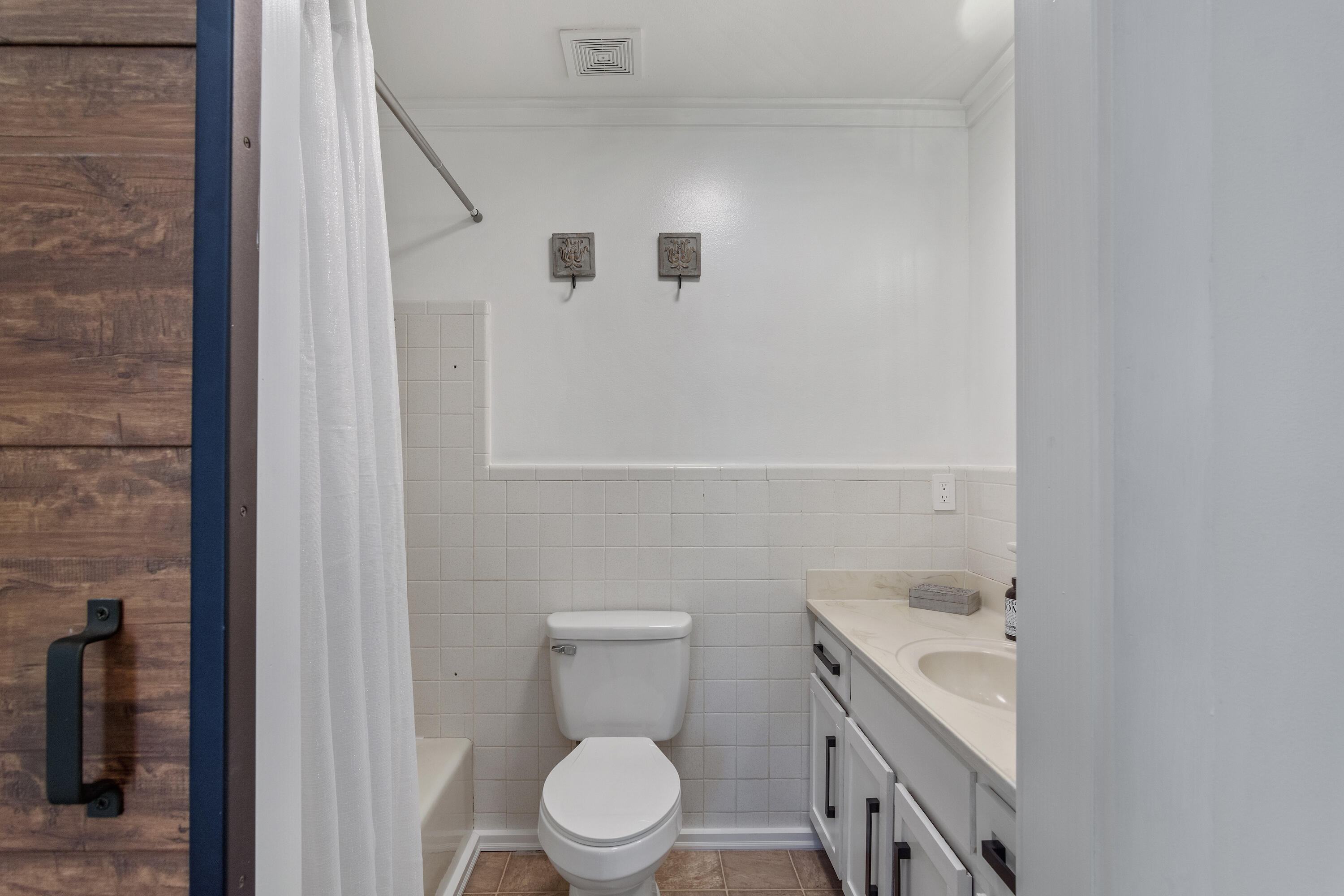 KENNEDY LAKE (UNRECORDED) - Residential