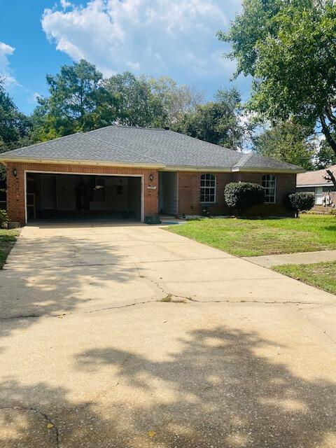 2 master bath walk in closets, covered back porch, 2 car garage, fireplace, ceiling fans, gas heat and gas water heater. laminate wood floors. No smoking. Pets considered