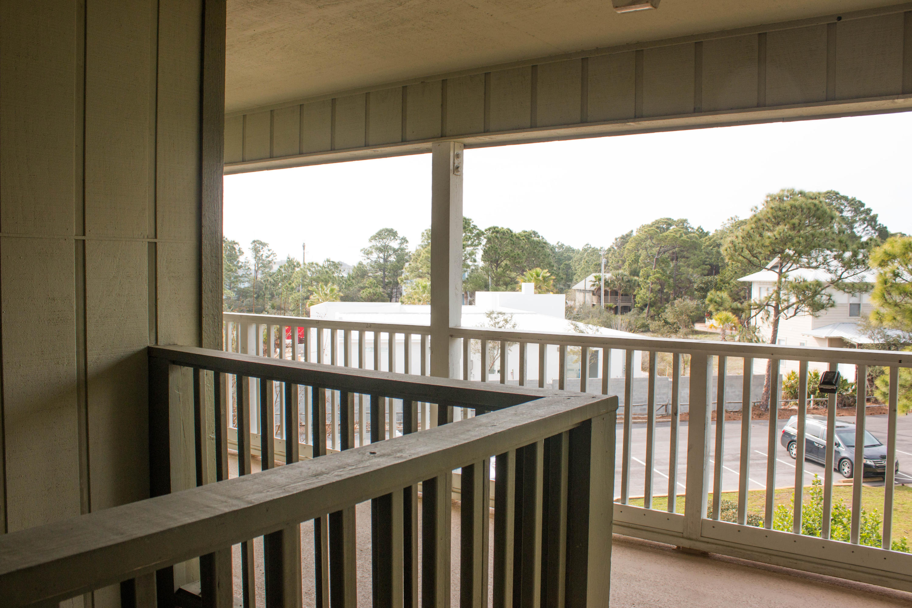 BEACHWOOD VILLAS CONDO PH 2 - Residential