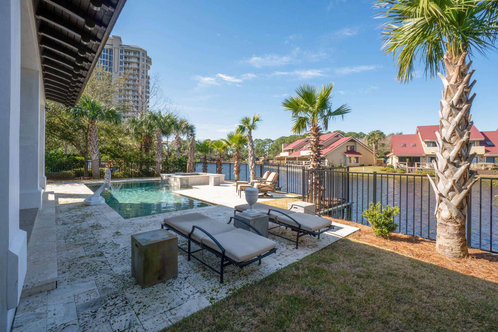 ISLAND ESTATES - Residential