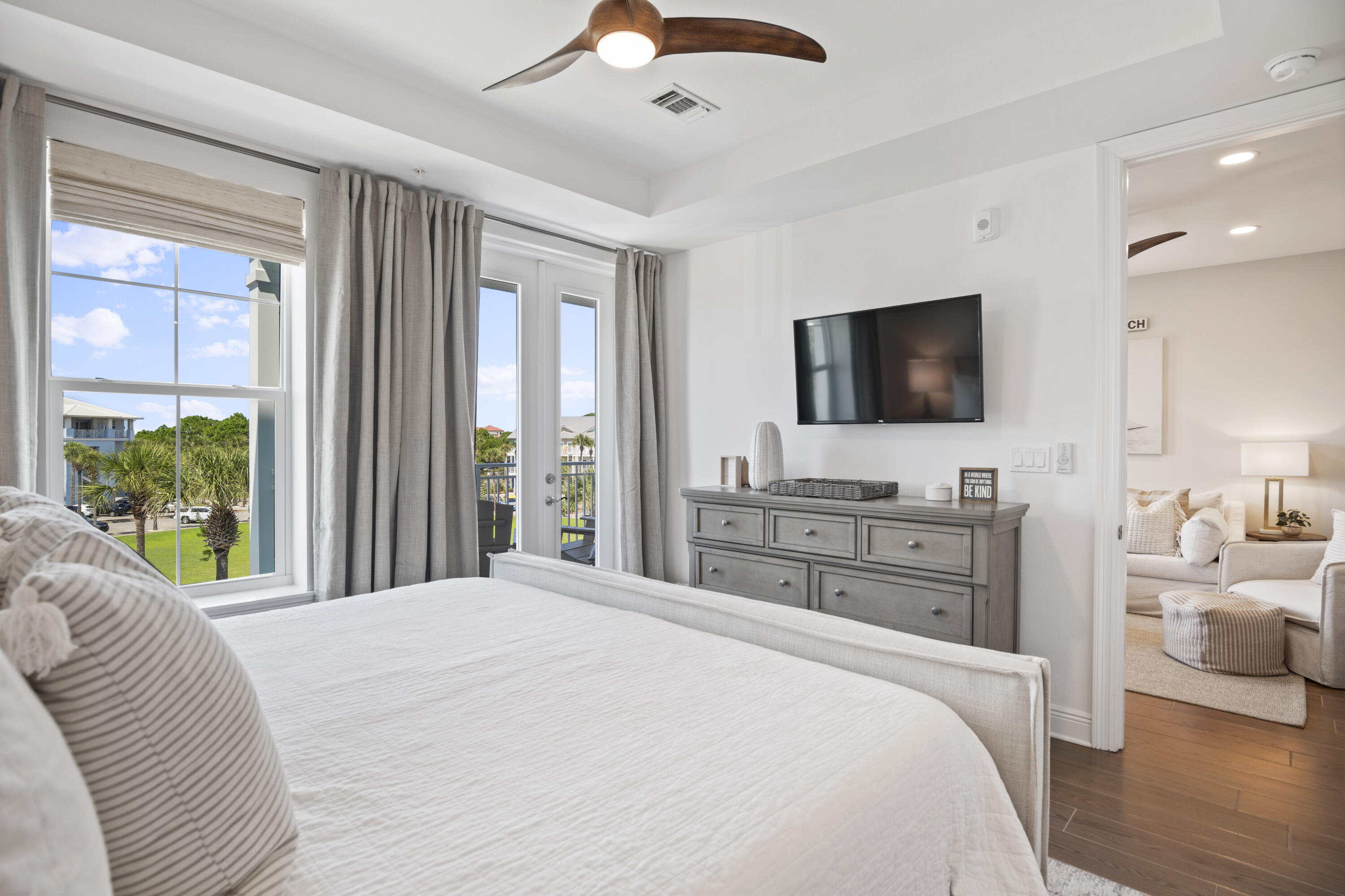 Gulf Place Residence - Residential