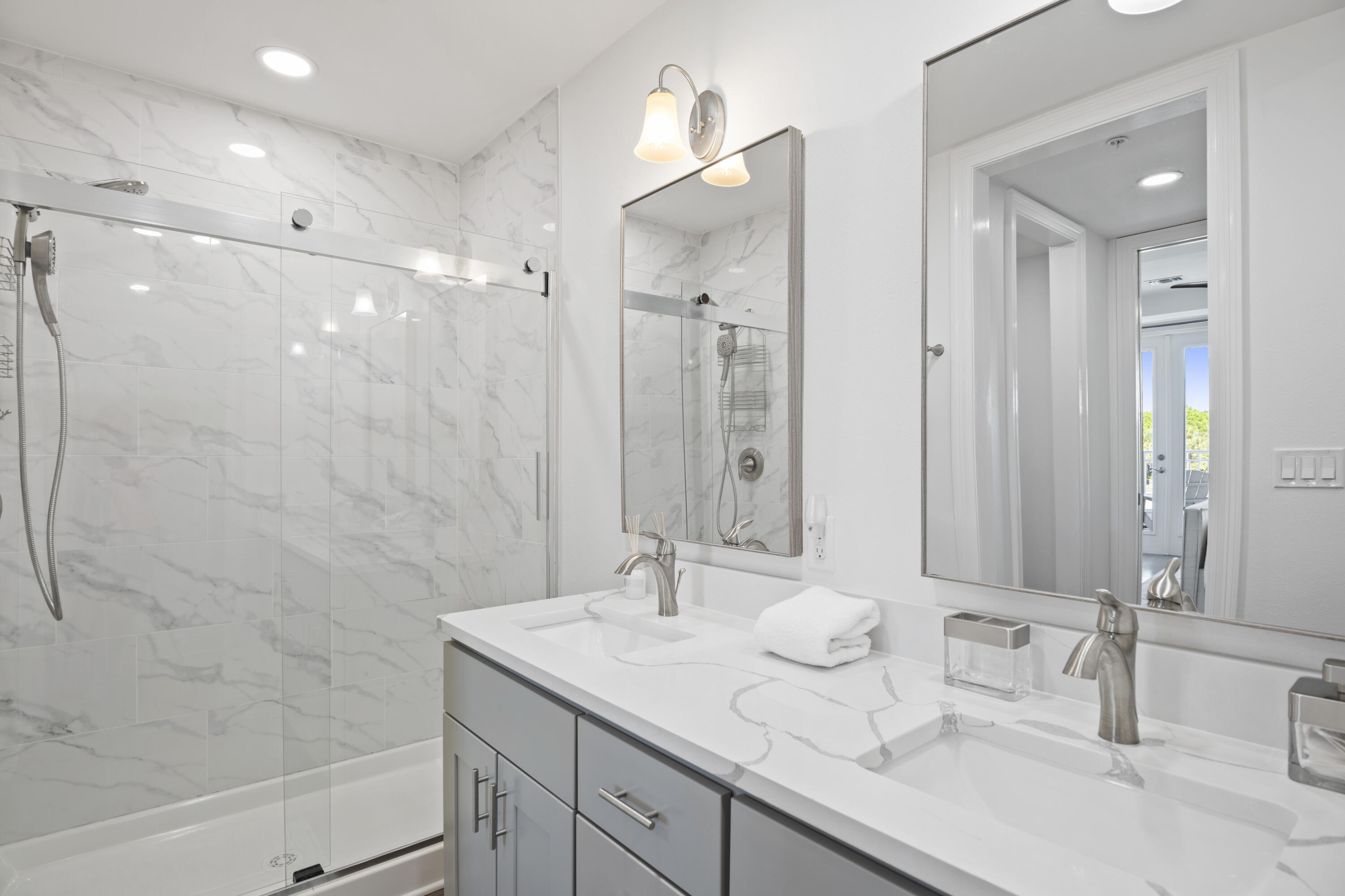 Gulf Place Residence - Residential