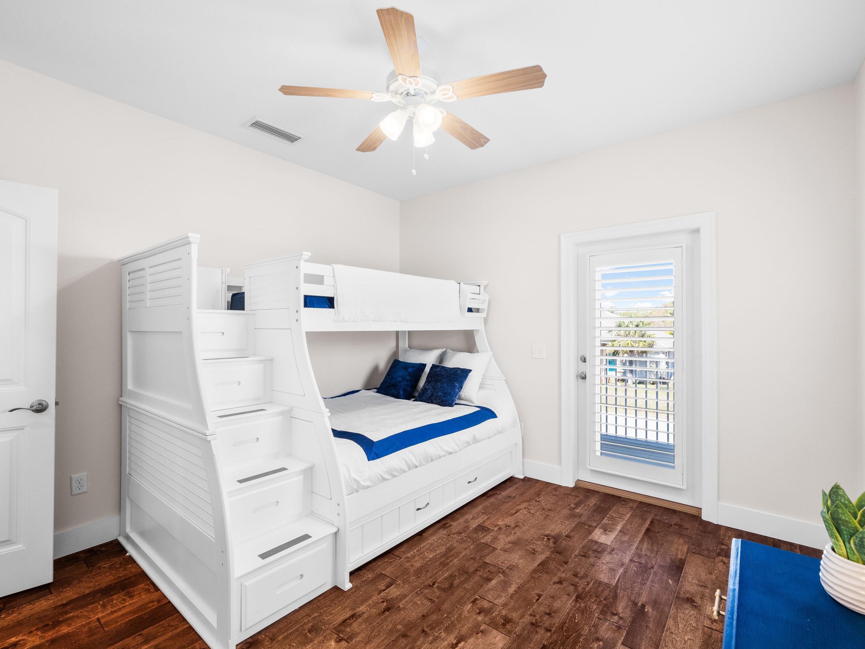 PELICAN BAY - Residential