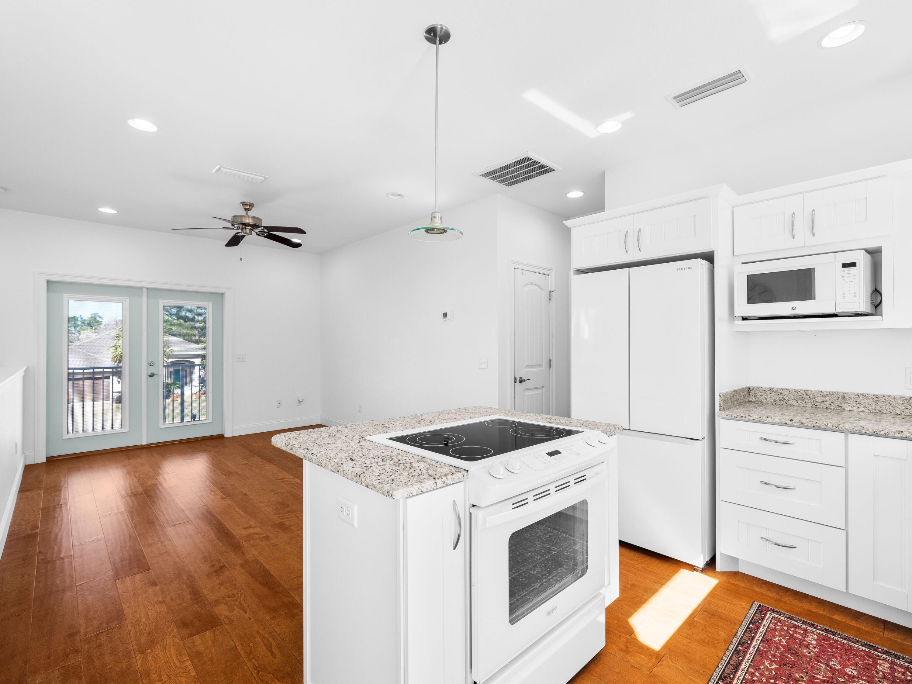 PELICAN BAY - Residential