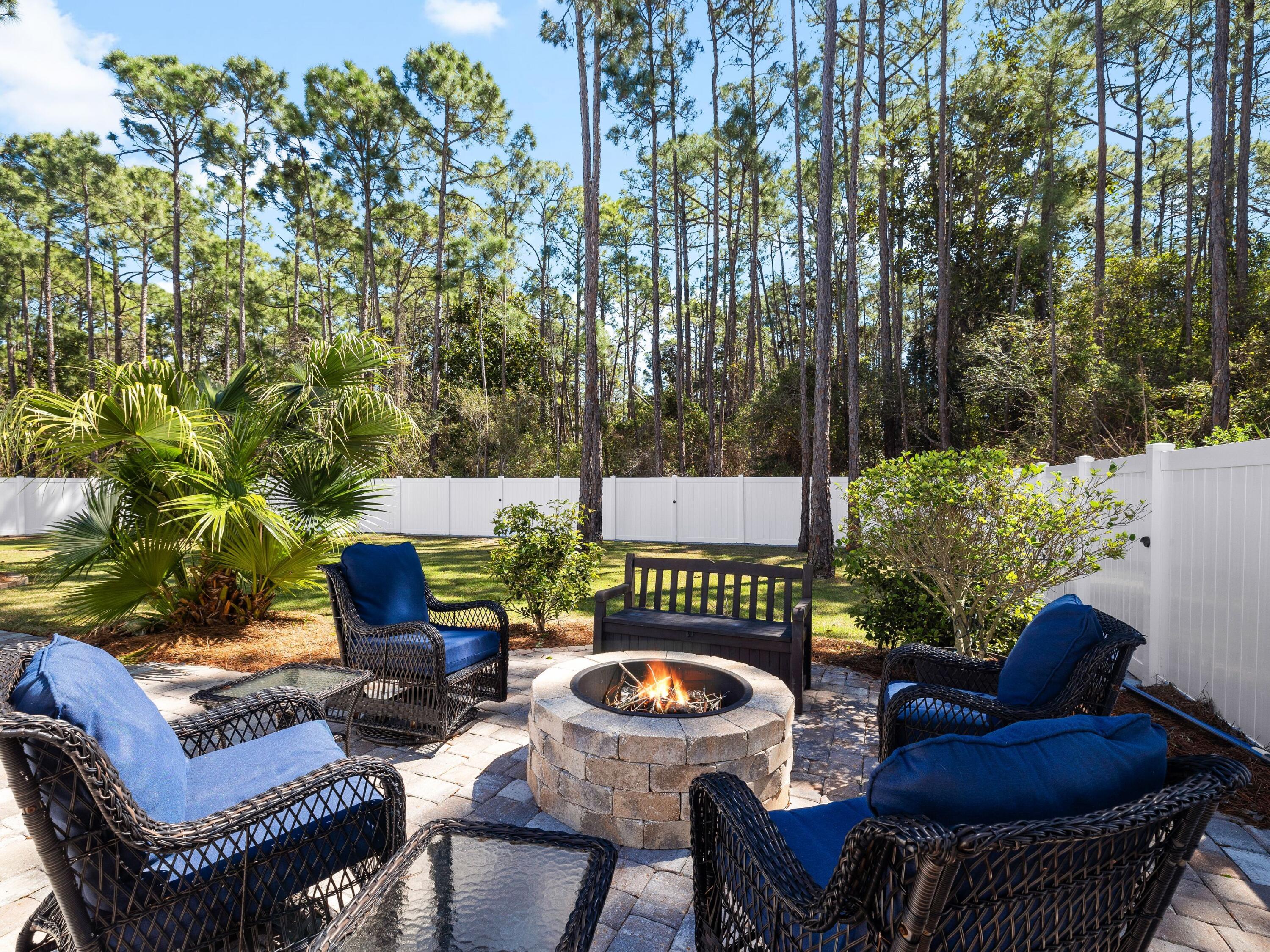 PELICAN BAY - Residential