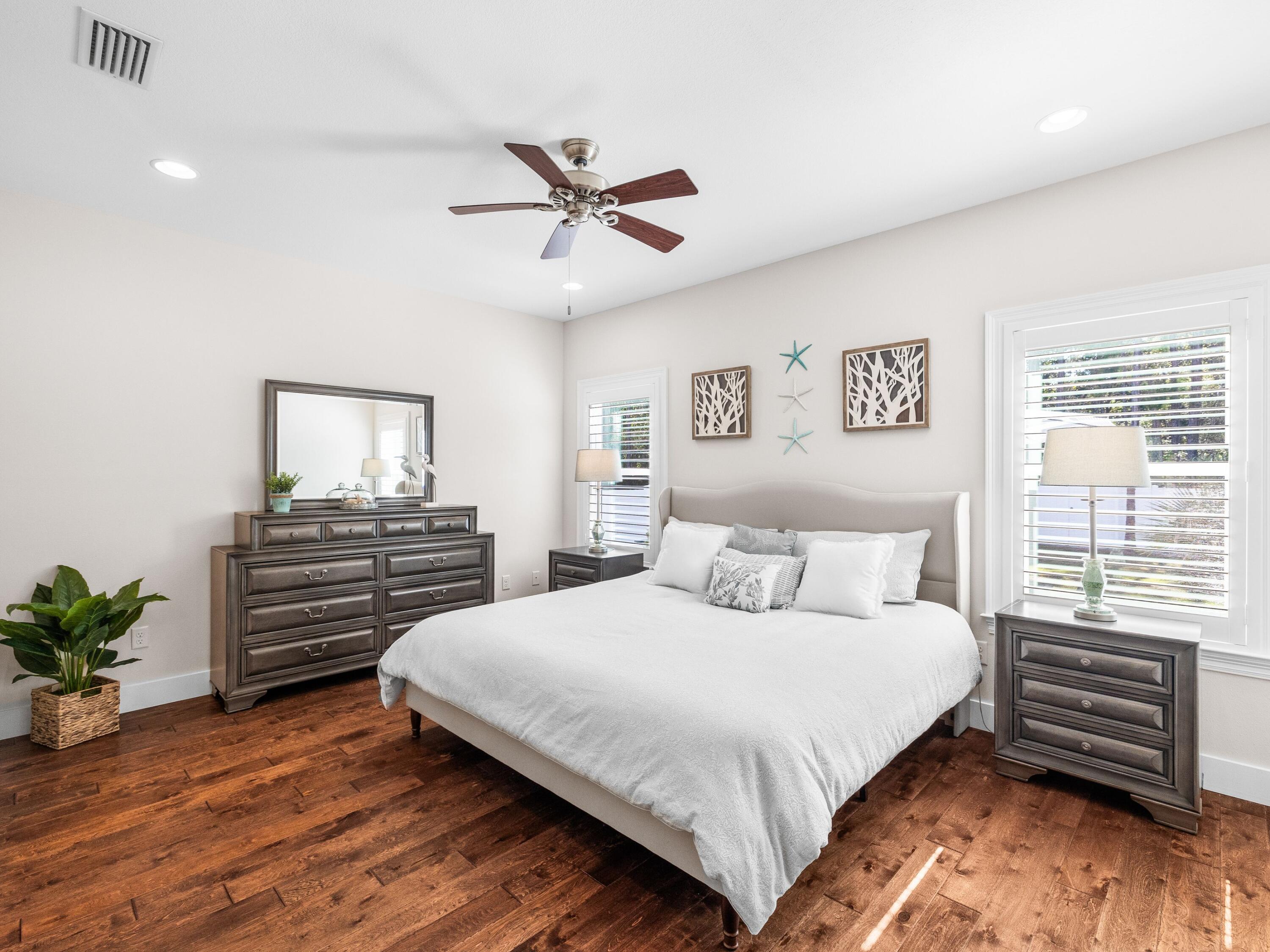 PELICAN BAY - Residential